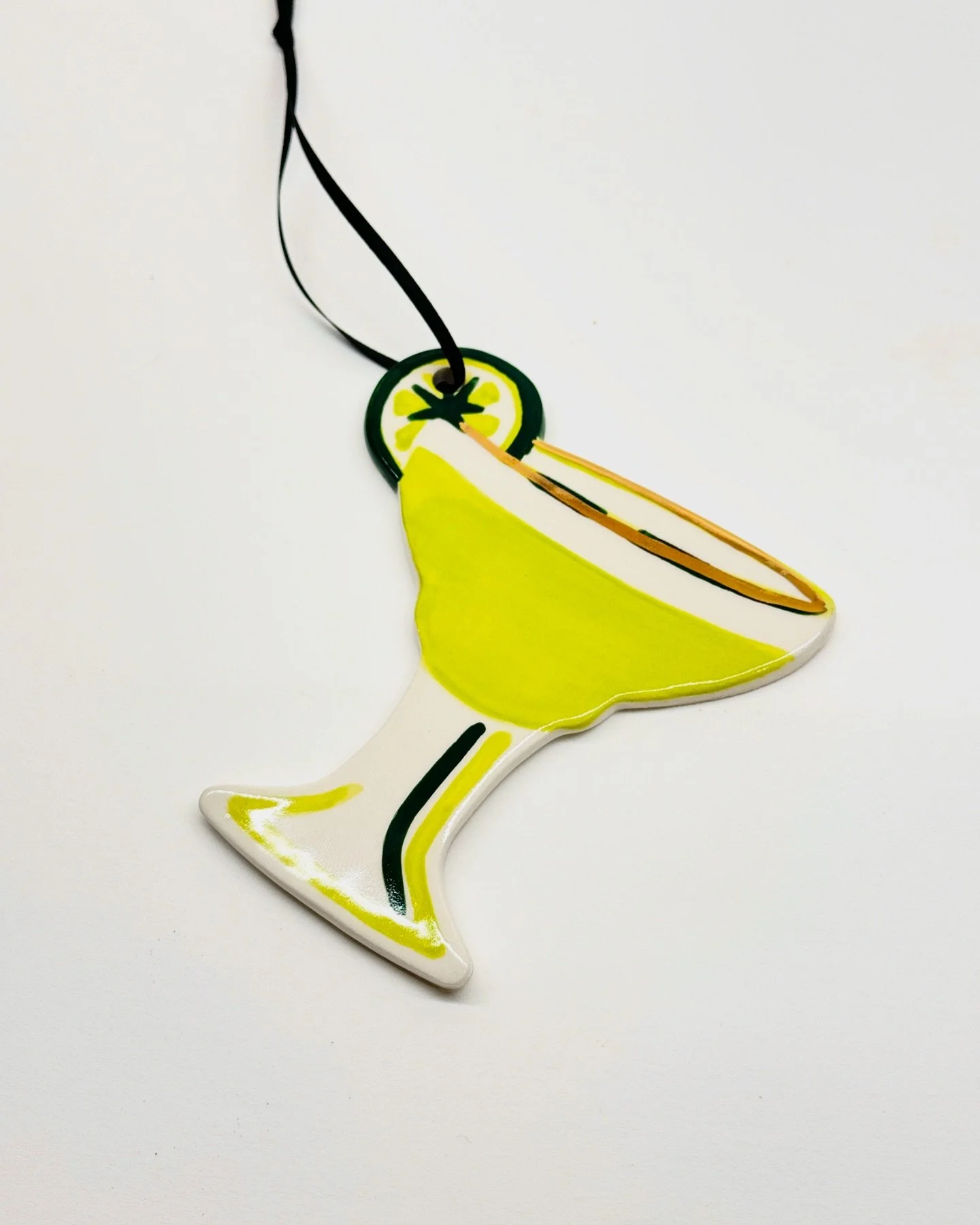 Last week we launched our collection of handcrafted porcelain Christmas decorations. Each ornament has been carefully hand-painted and some with the addition of 24k gold lustre for extra sparkle this festive season✨ Shop the full collection on our we