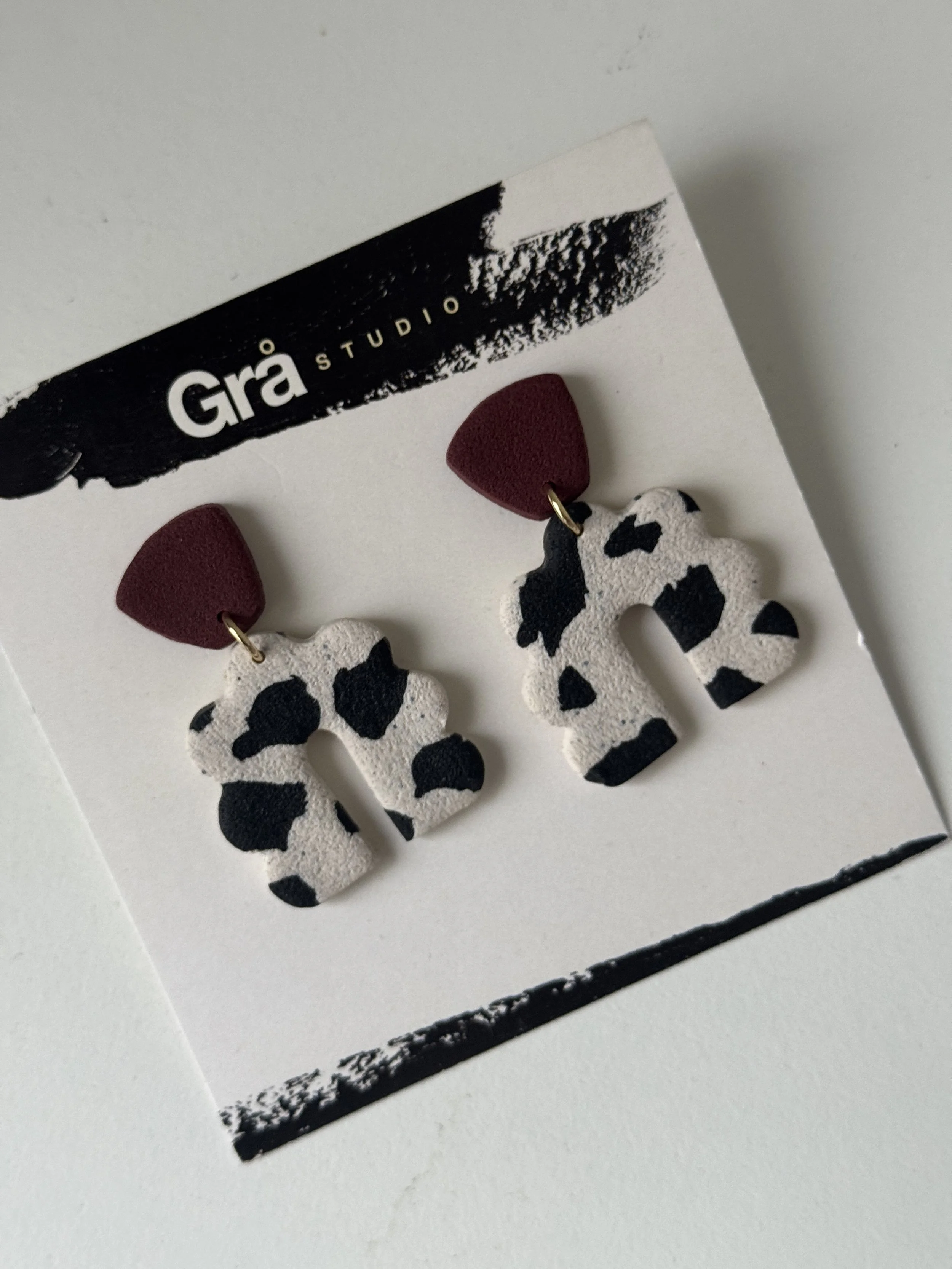 BURGUNDY / COW GRANITE ARCHES