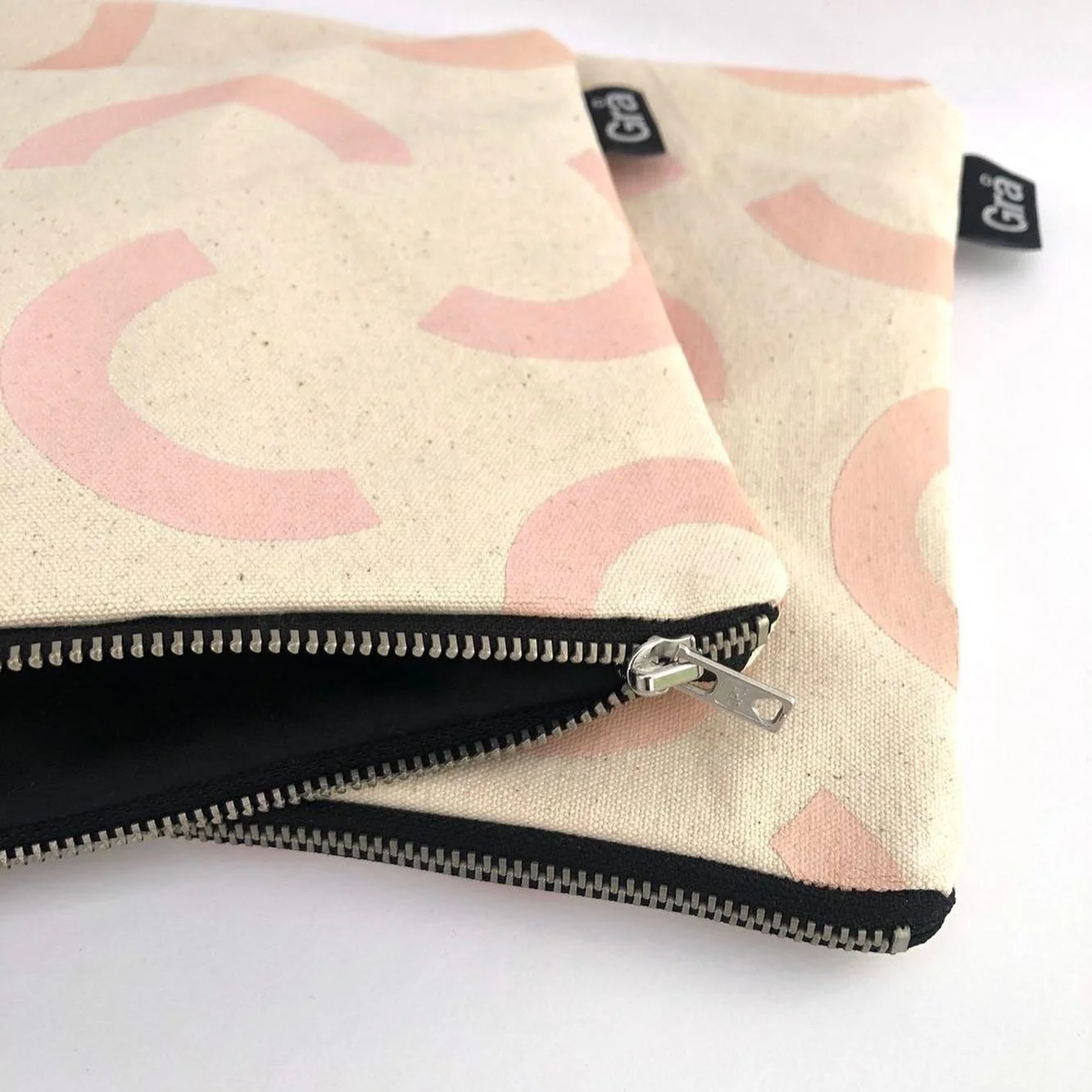 Arc Print Pink Zip Pouch
