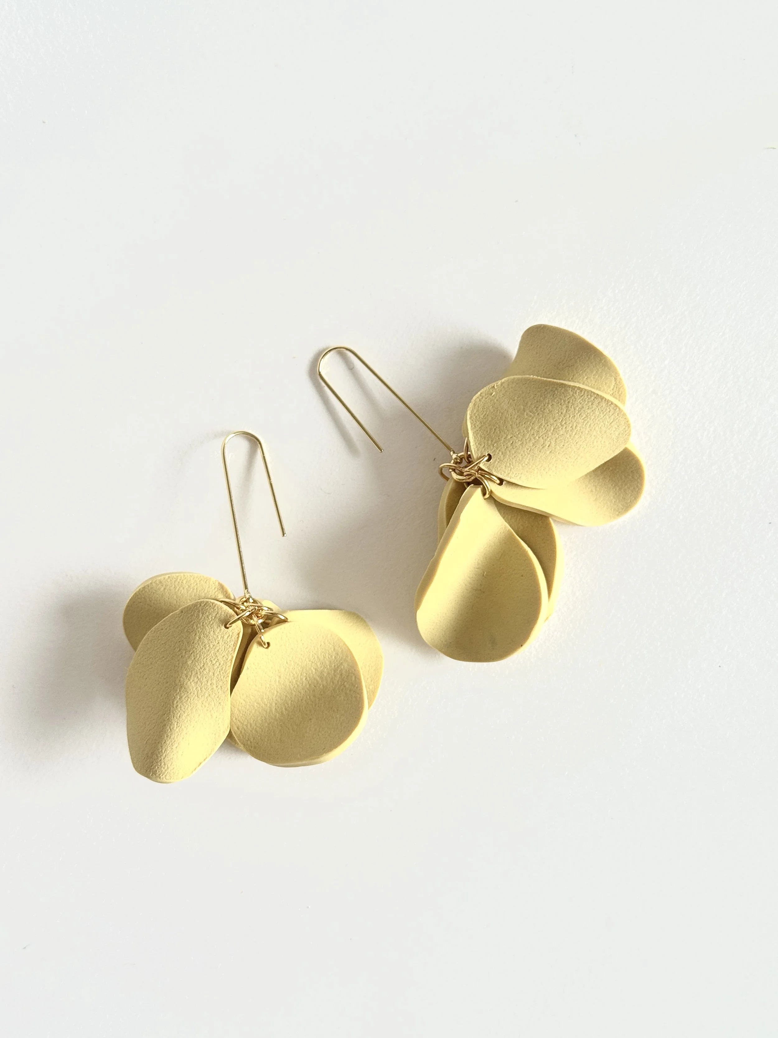 IRIS / STATEMENT DANGLES / BUTTER YELLOW