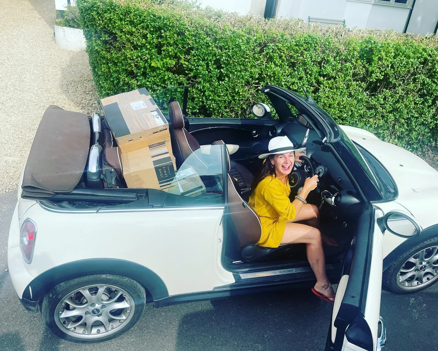 Stylist on the road……
….swapping the streets of London for the Somerset country lanes!
I’ve been returning all the unworn clobber from the shoot…So grateful of sunshine and my @mini (I’ve missed you!!) 
Thank