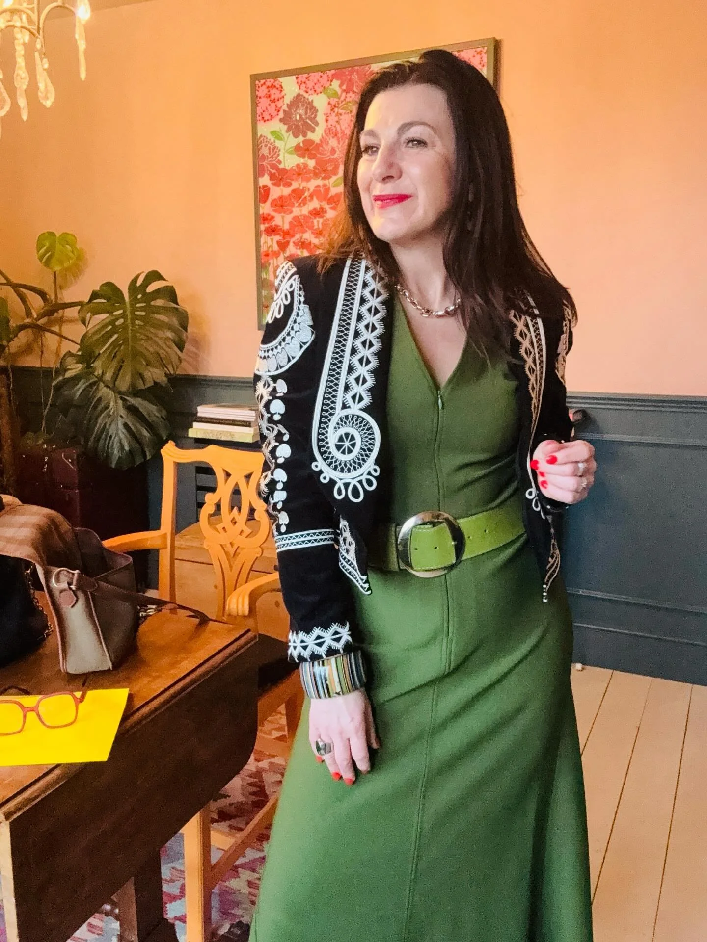 March Outfits! 

It&rsquo;s been AGES since I did this! But there have been days that I have cataloged what I&rsquo;ve worn! 

Looking back it&rsquo;s been a lot of splashes of green, vintage belts, leopard, bold socks, knitwear, favourite blazers an
