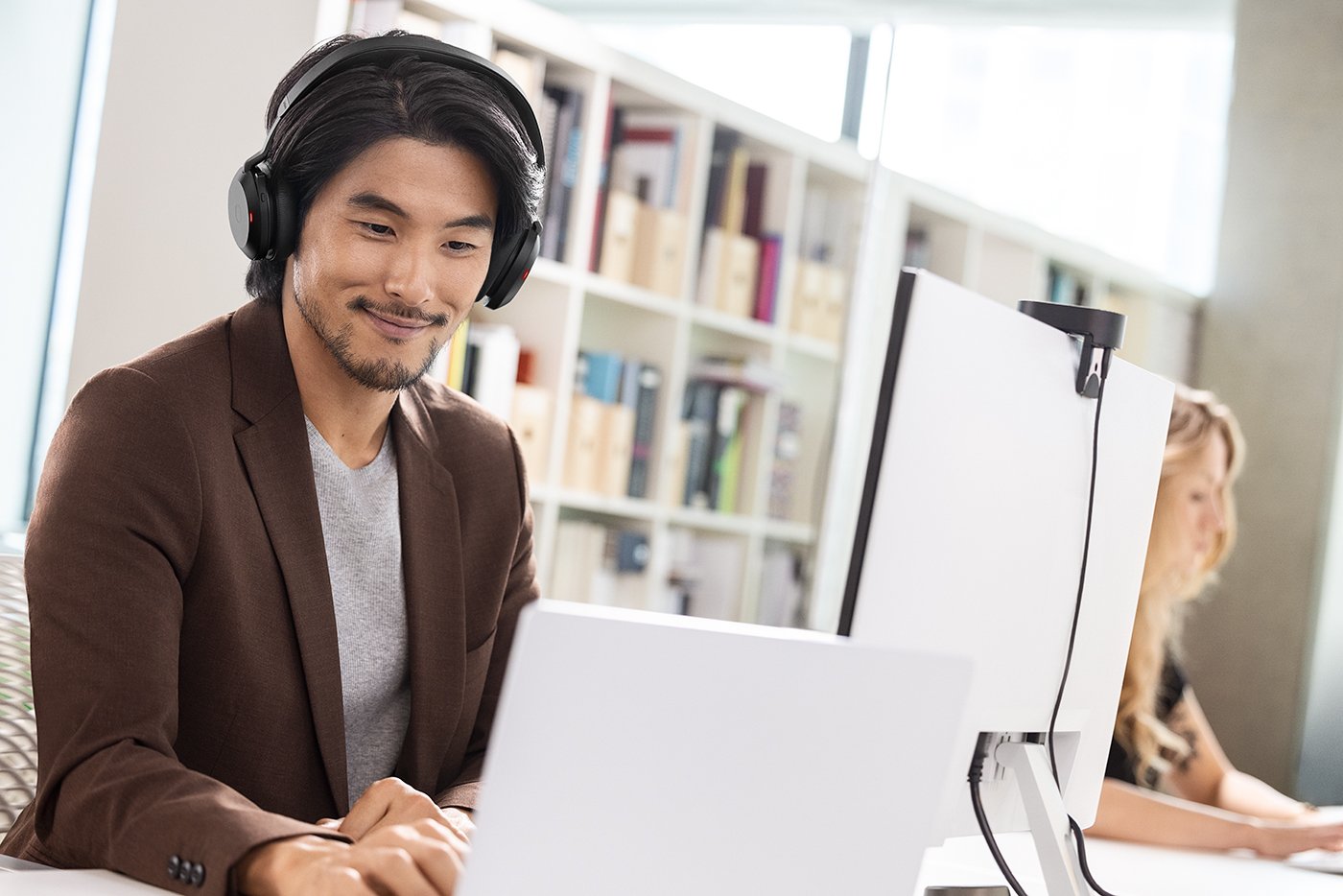 Jabra Evolve2 75 Lifestyle Male Office Concentration Amazon.jpg