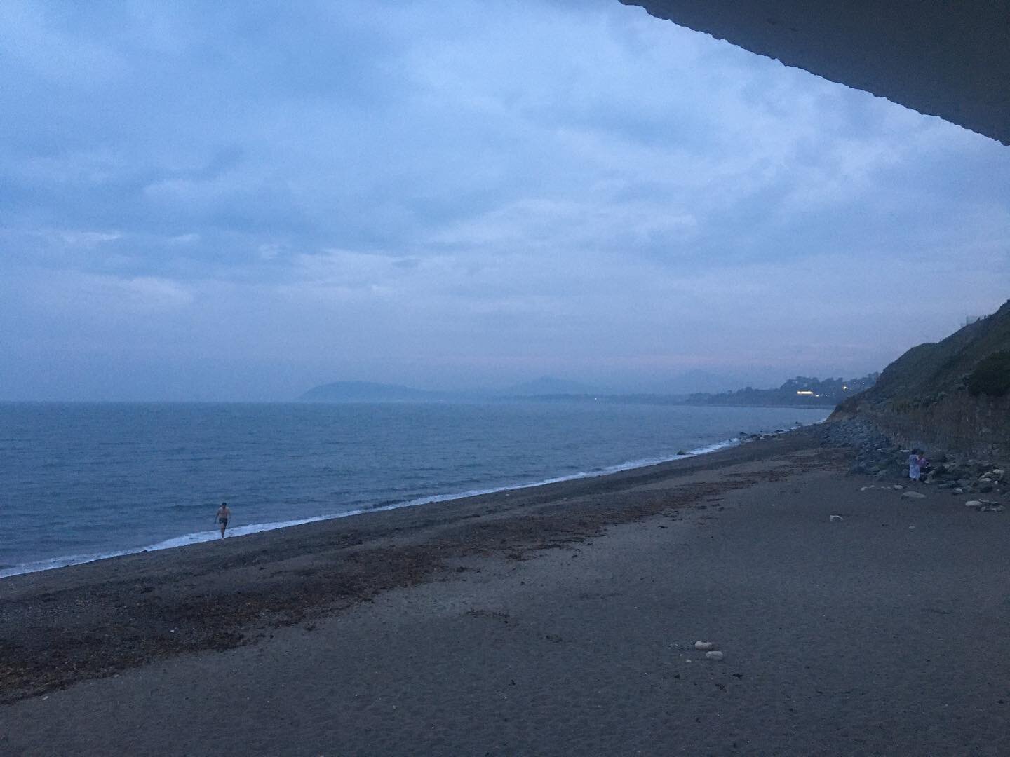 Tried contemplating stuff - failed. Still a nice evening tho. 

#dalkey #killiney #killineybeach #whiterockbeach #whiterock #thewhiterock #dublinbay #irishsea #bray #brayhead #wicklow #dublin #ireland #beach #beaches #beachbum #seaside #seashore #sho