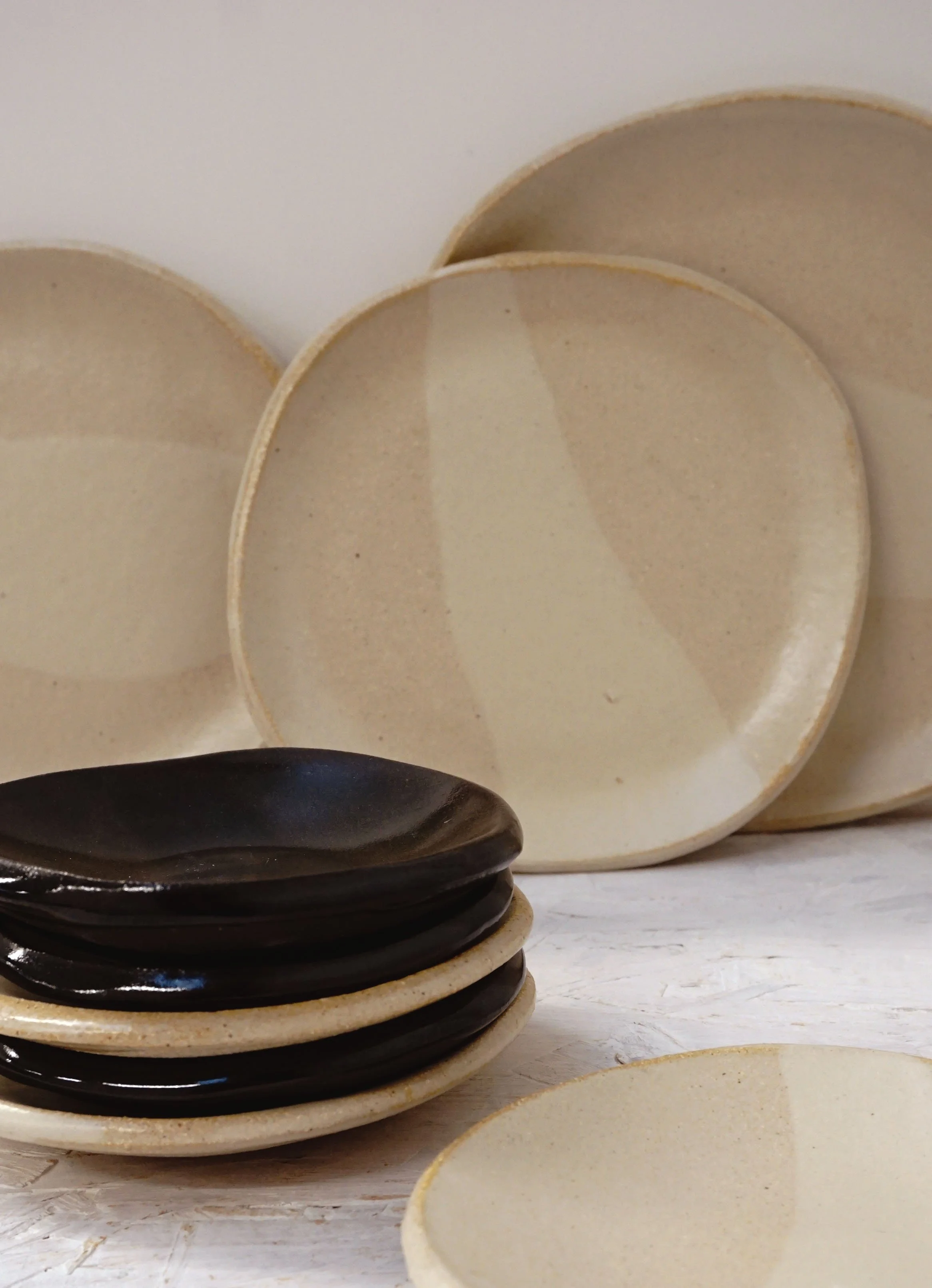 LR_RUS_MO_PLATES_HANDMADE_CERAMICS_BLACK_05.jpg