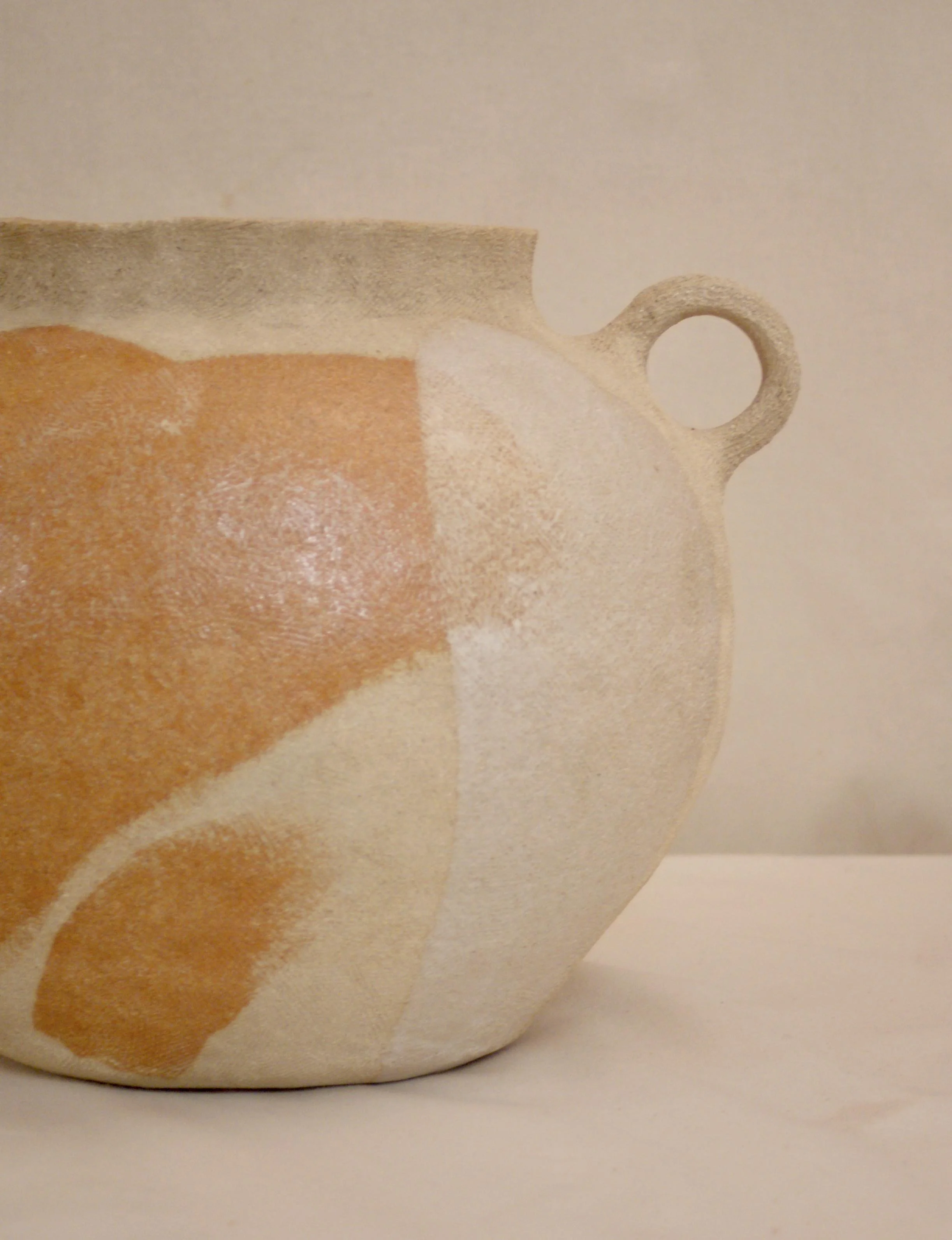 LR_LARRI_VASE_ARTIFACT_beige_LARGE_CERAMIC_HANDMADE_LONDON_TEXTURED_02.jpg