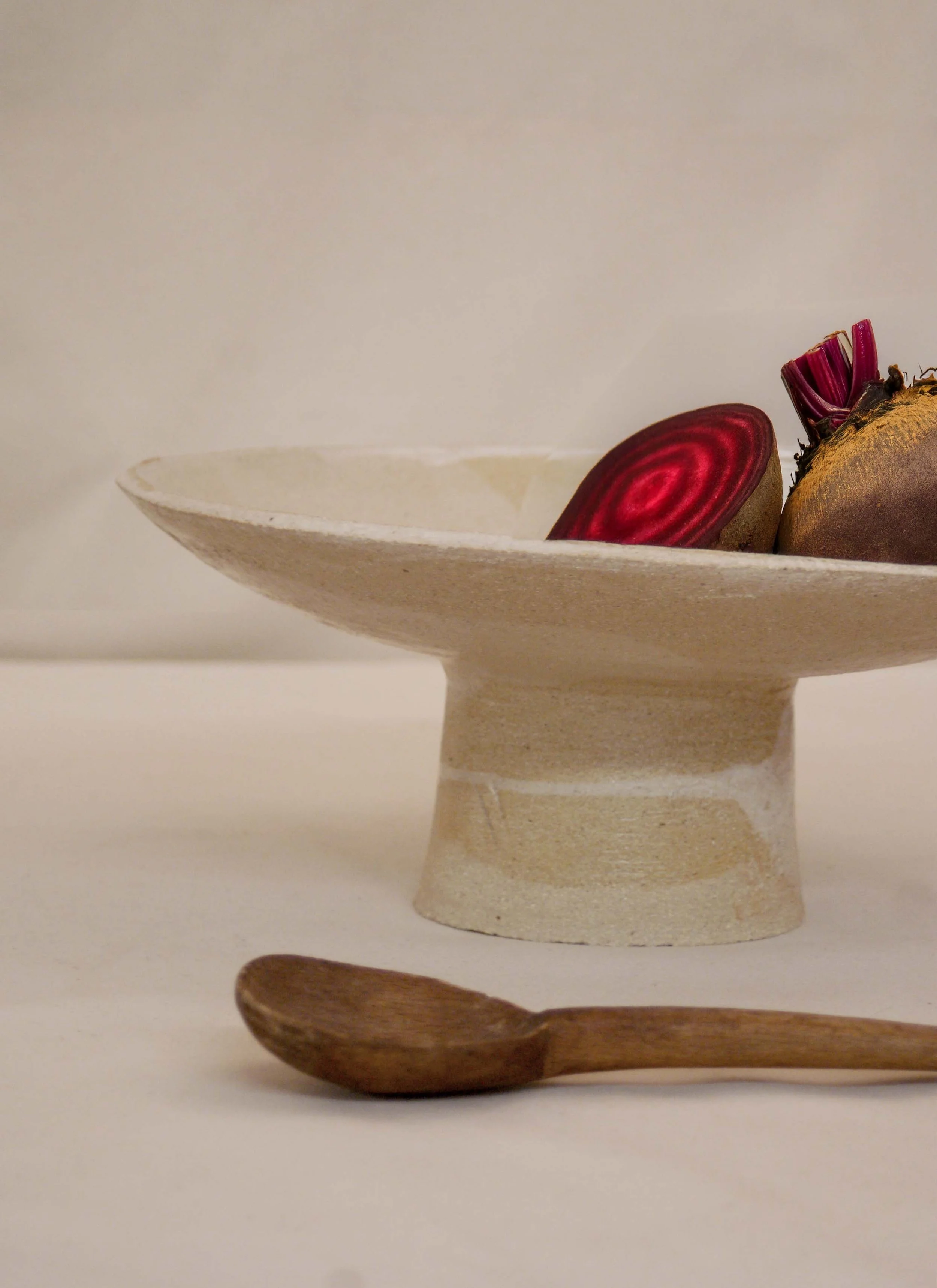 LR_PLATTER_PEDESTAL_CREAM_CERAMIC_HANDMADE_LONDON_FRUIT_BOWL_02.jpg