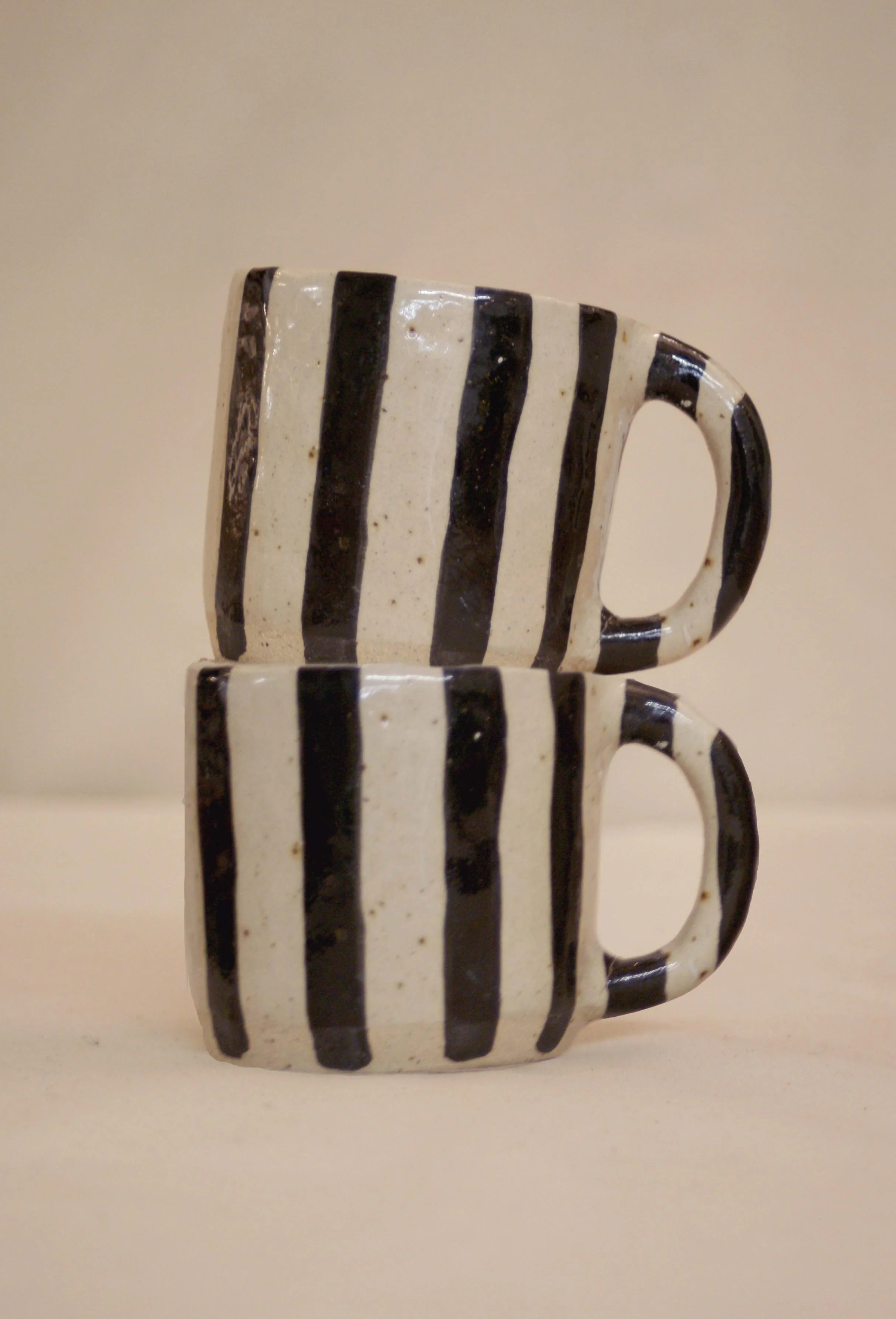LR_PATSY_TEA_COFFE_MUG_LARGE_CREAM_BLACK_CERAMIC_HANDMADE_LONDON_08.jpg