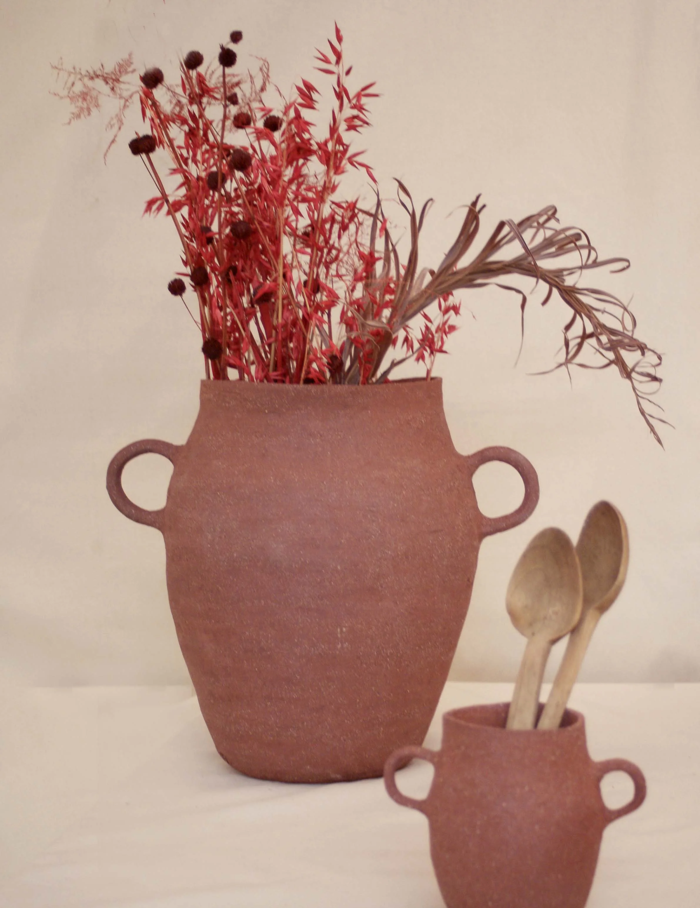 LR_MAEBY_VASE_LARGE_ARTIFACT_RED_CERAMIC_HANDMADE_LONDON_TEXTURED_04.jpg