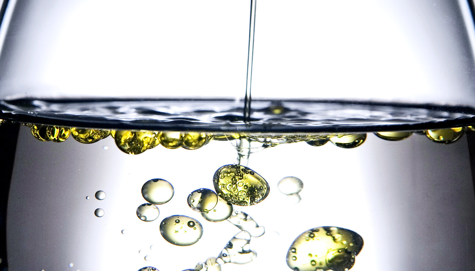 oil-in-water-glass_1600.jpg