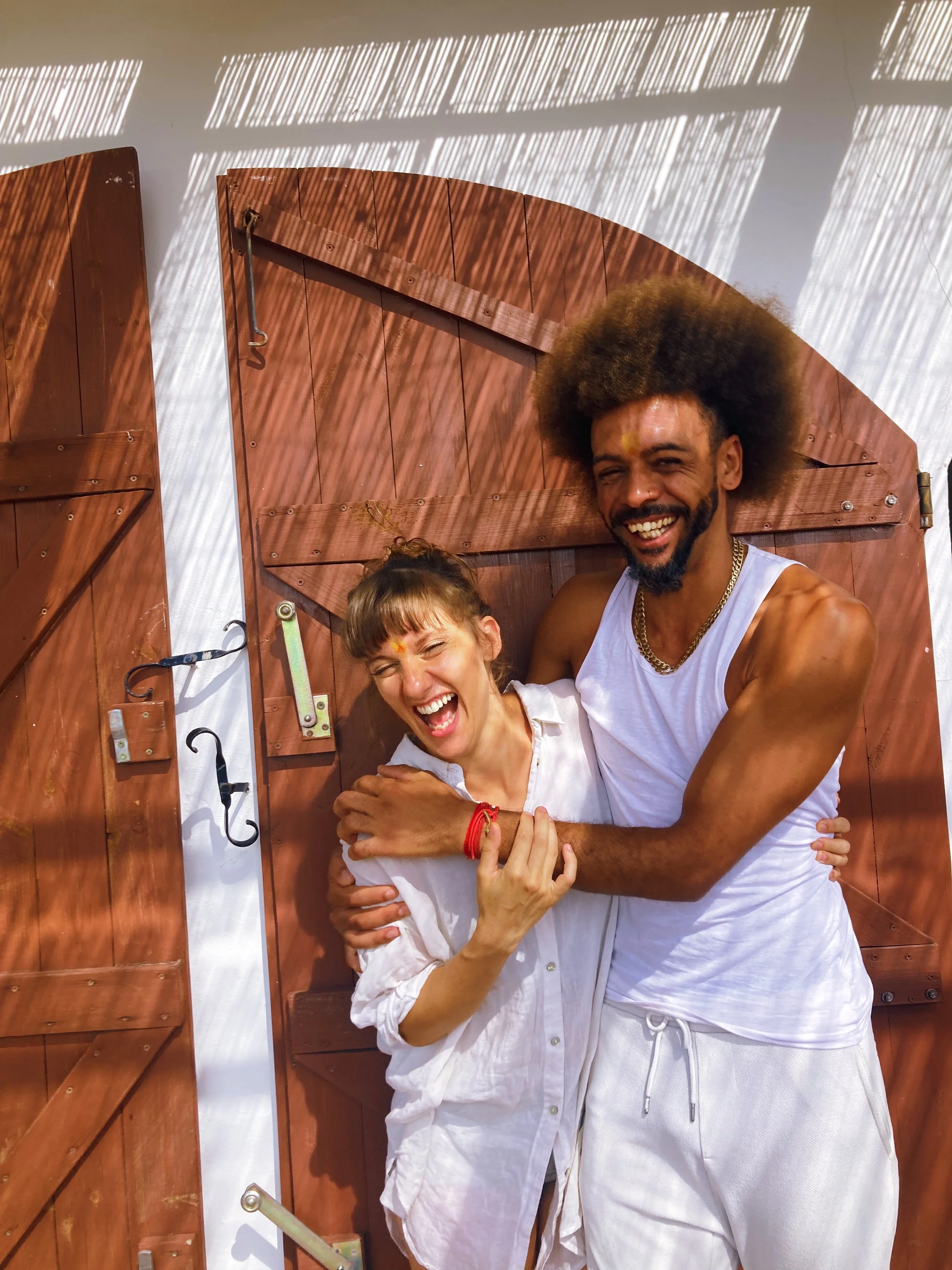2lead yoga teacher trainers hug and laugh