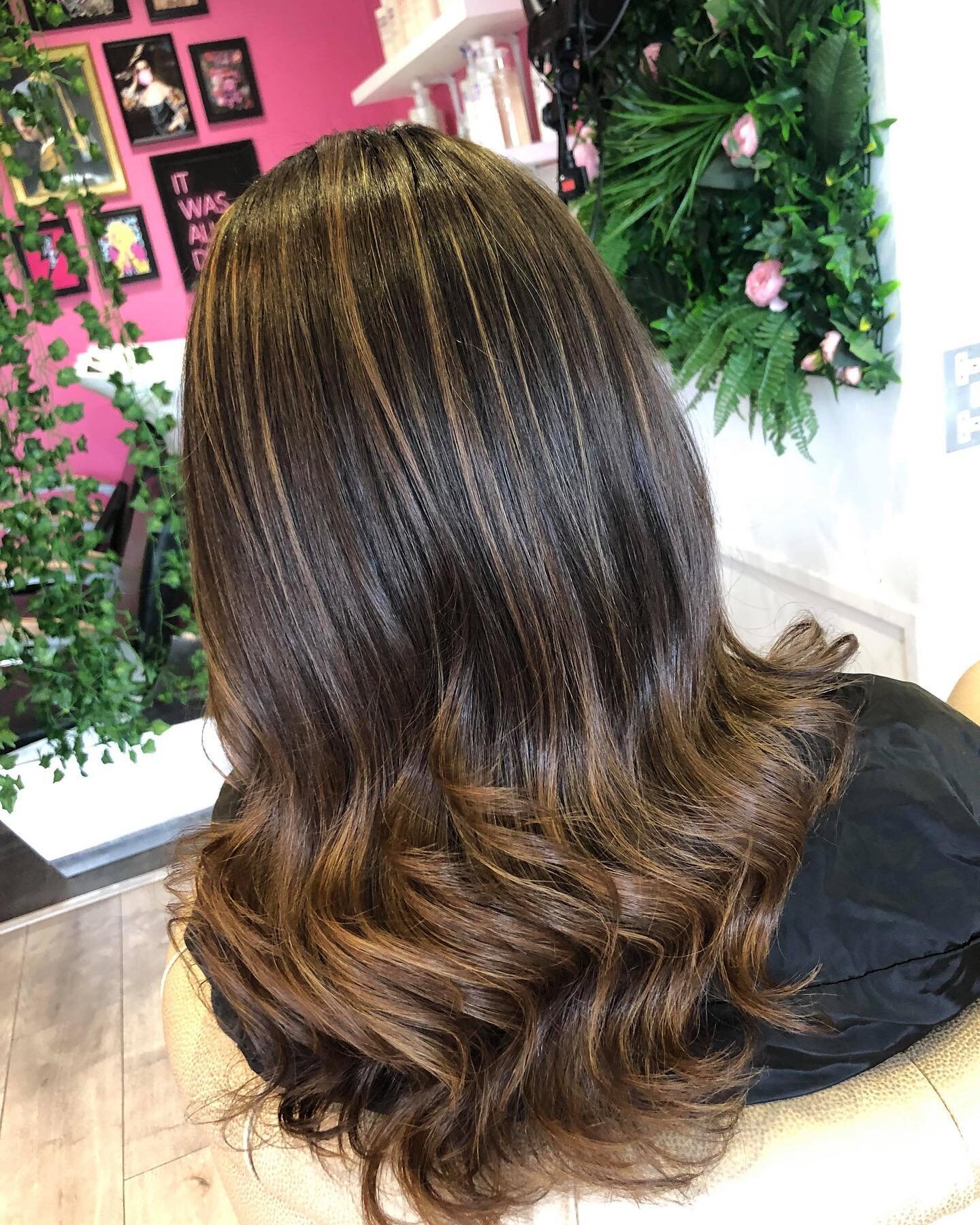 😍 Beautiful Balayage 🎨 Natalie 
So shiny! This lovely rich base with caramel lights is a winner for AW 20/21