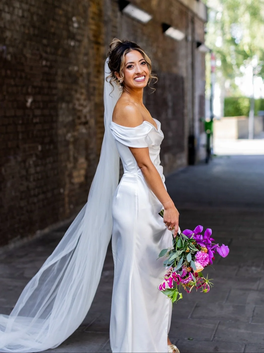 DAWN ✨ Stunningggggg 10/10, Brixton Bride 🇬🇧❤️
✨ MAKEUP - @frankienoone for @bridalbyfrankie 
#bridalmakeup #bridalmakeupartist #bridabyfrankie
