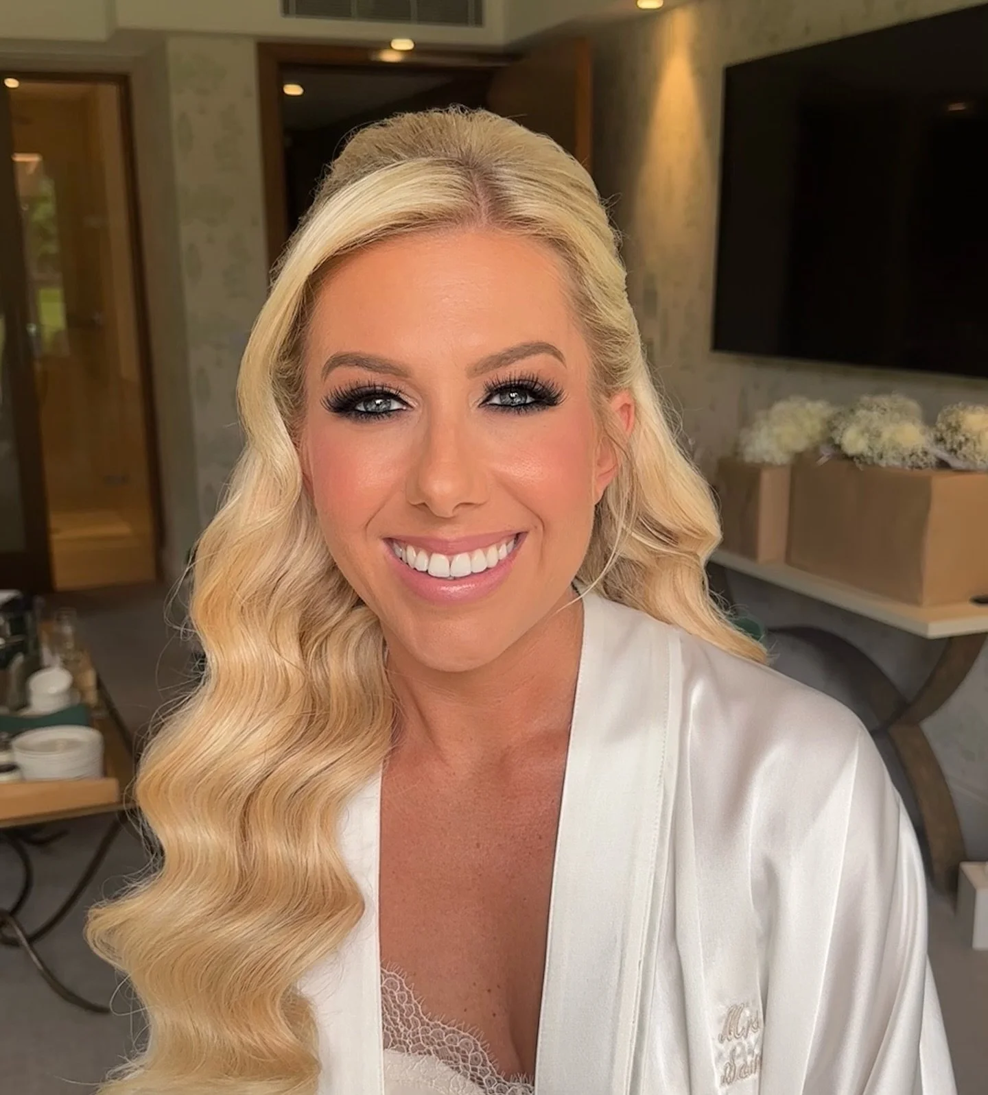 Ohhhhh she&rsquo;s full glam ✨ HANNAH ✨

Hannah is very particular about how she wears her makeup. (Which I am totalllllly on board with - I would be the same!) Together at trial, we ended up with this beautiful full glam, and I even managed to nudge