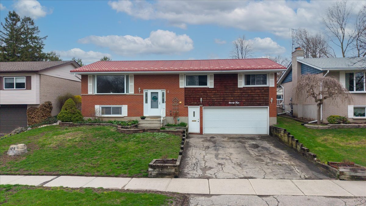 94 COLEBROOK COURT, KITCHENER - $674,900