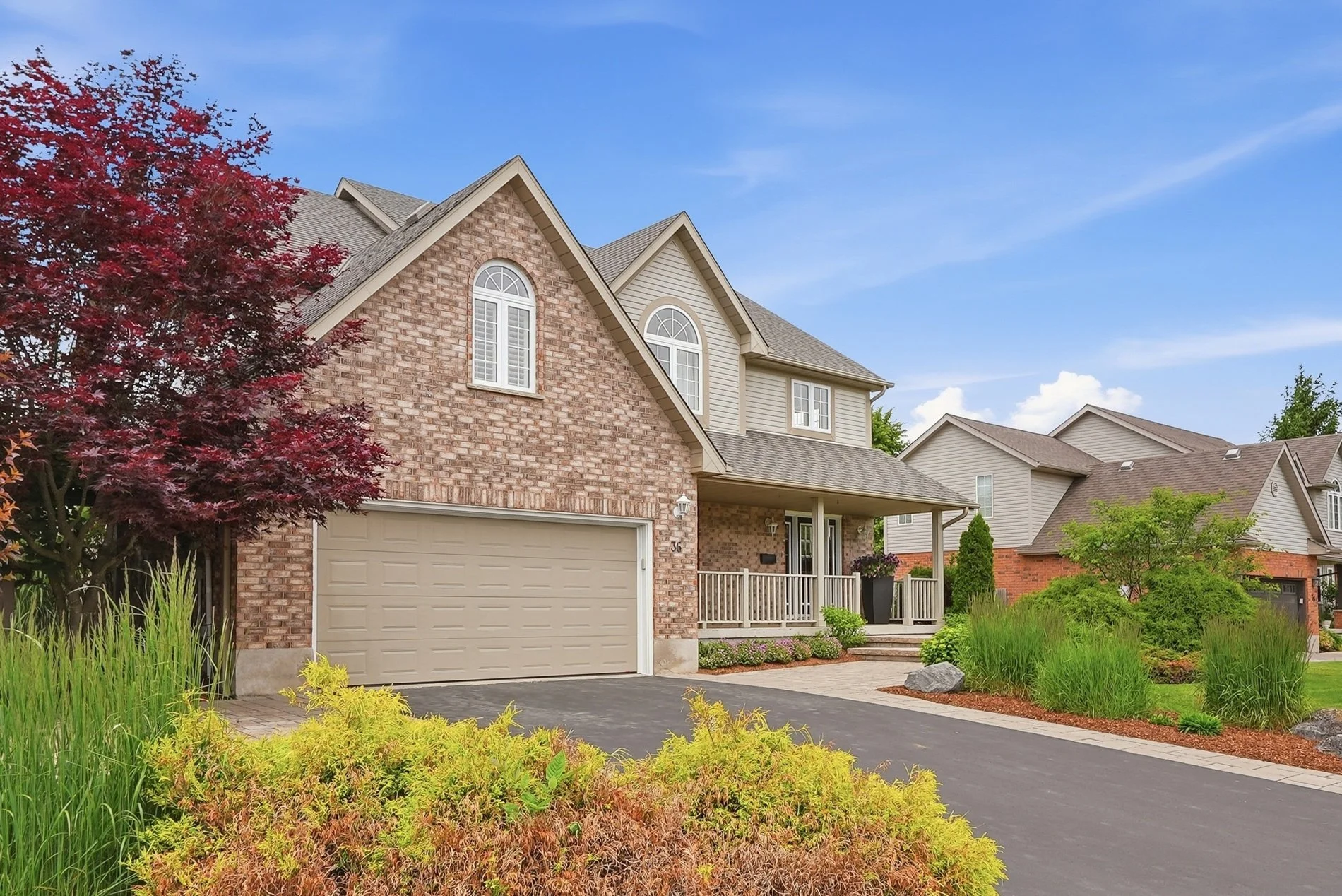 3_36 weberlyn crescent- 03.jpg