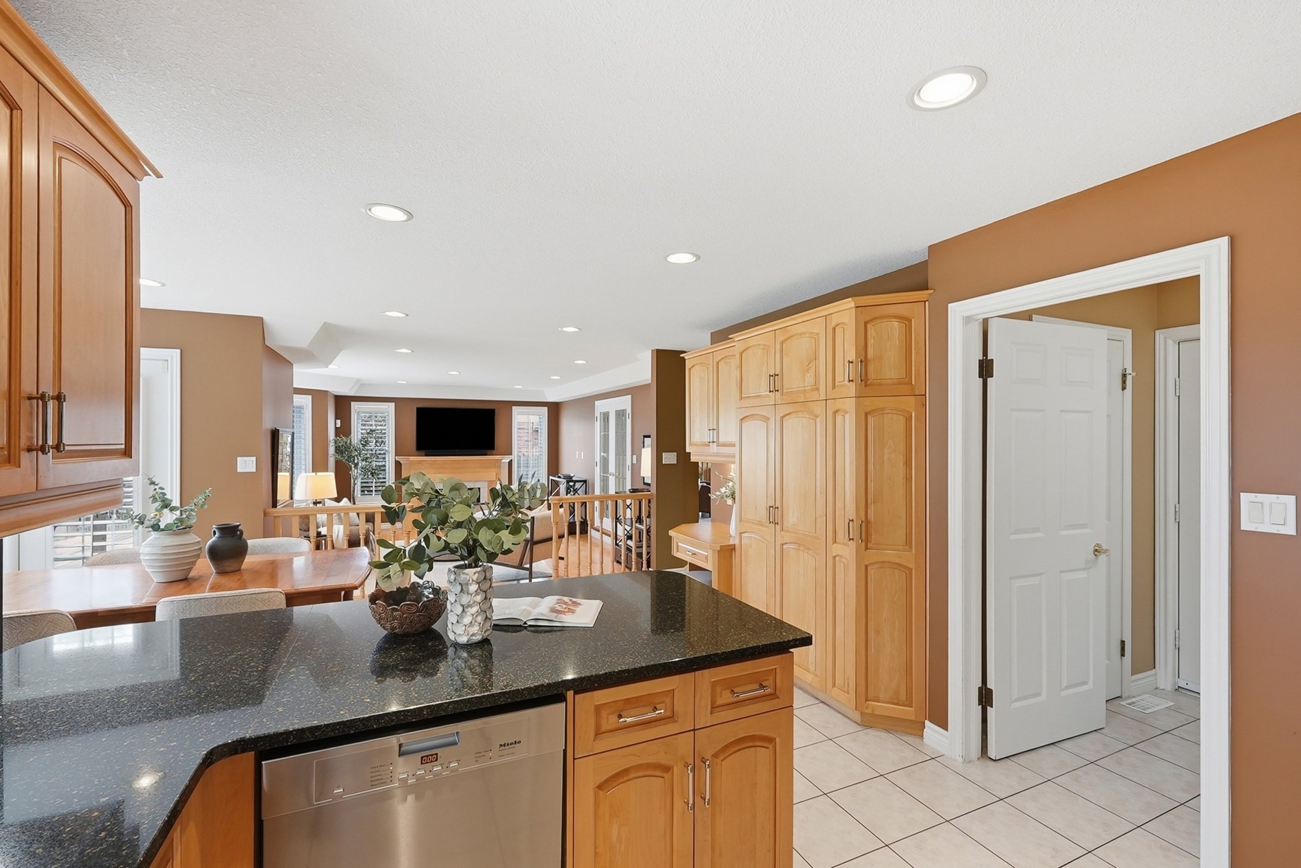 32_36 weberlyn crescent- 024.jpg