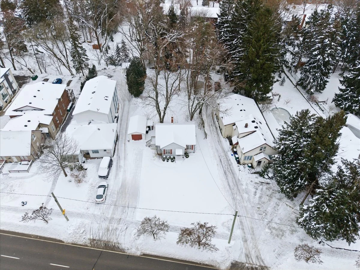 12-389 Erb St W--2-Edit.jpg