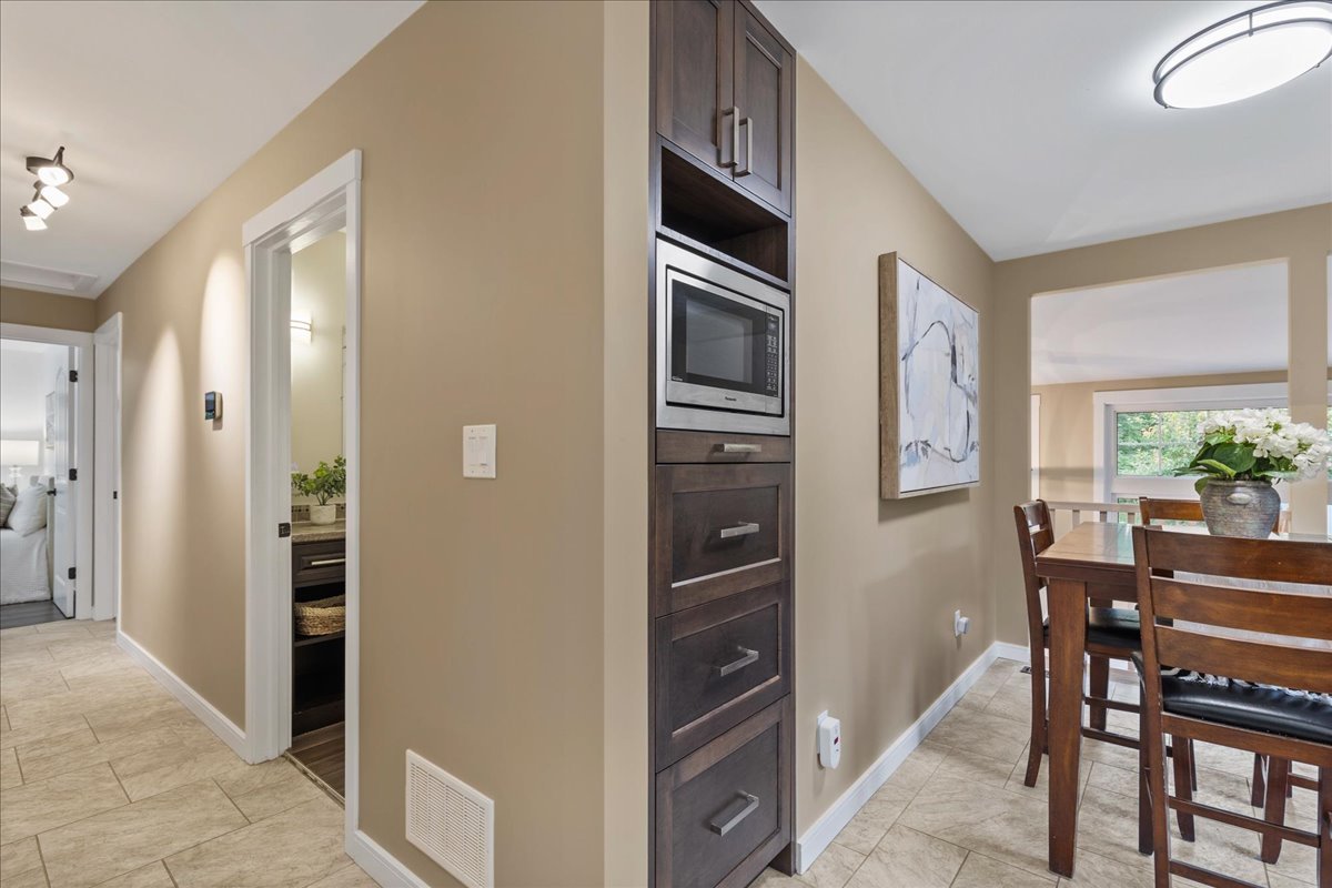 16-927405 Oxford Rd 8 Int-1797.jpg