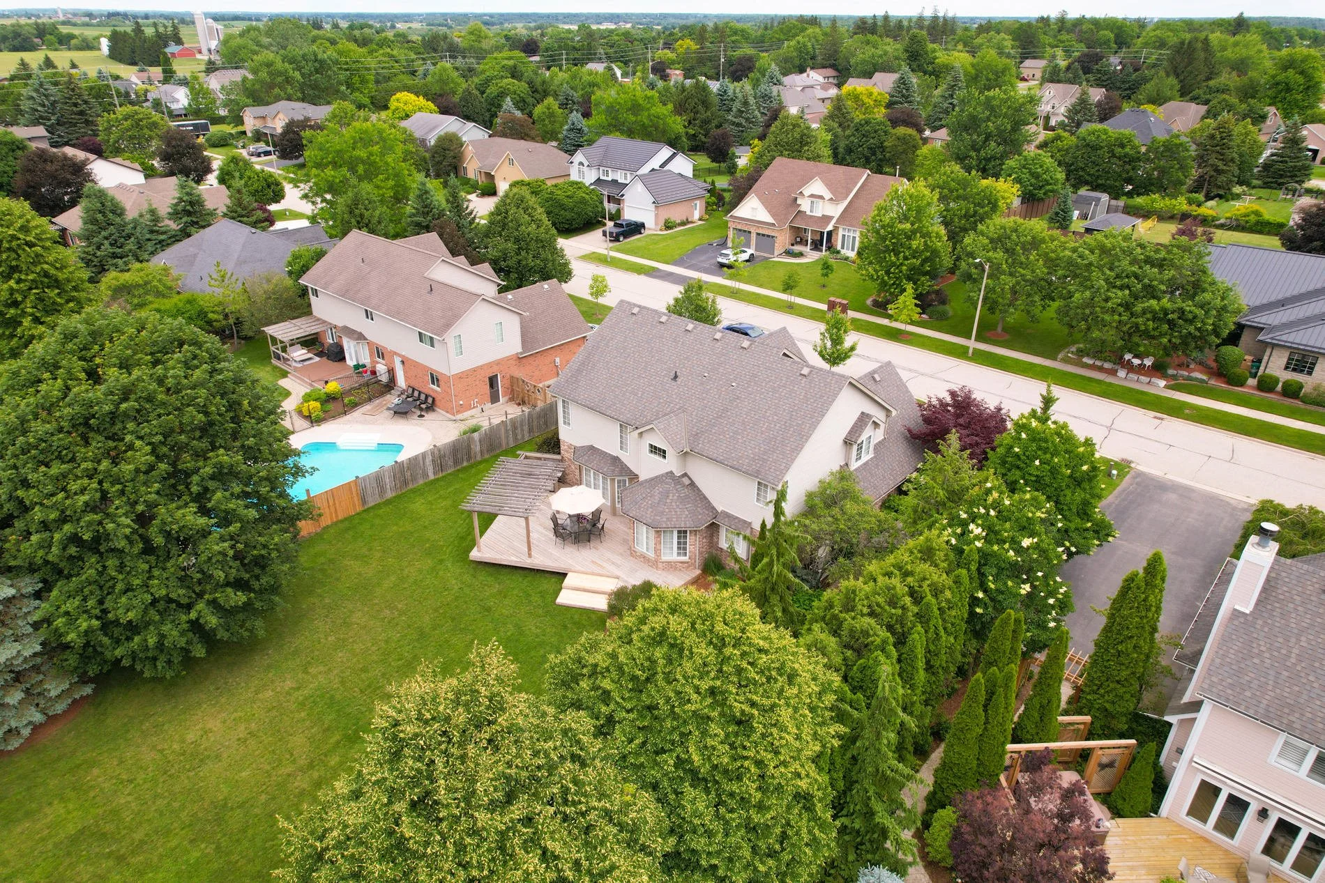 79_36 weberlyn crescent- 067.jpg