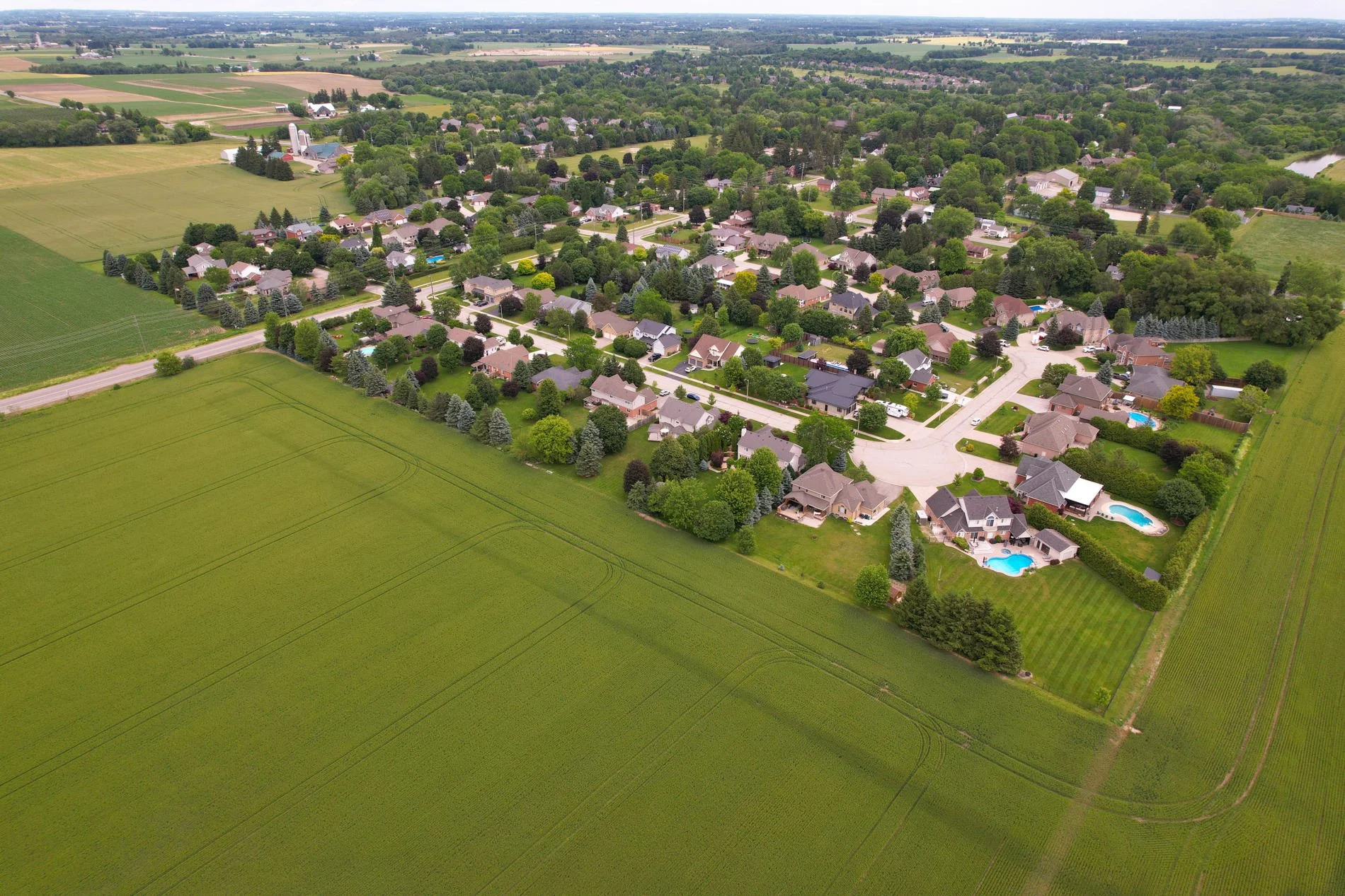 85_36 weberlyn crescent- 073.jpg