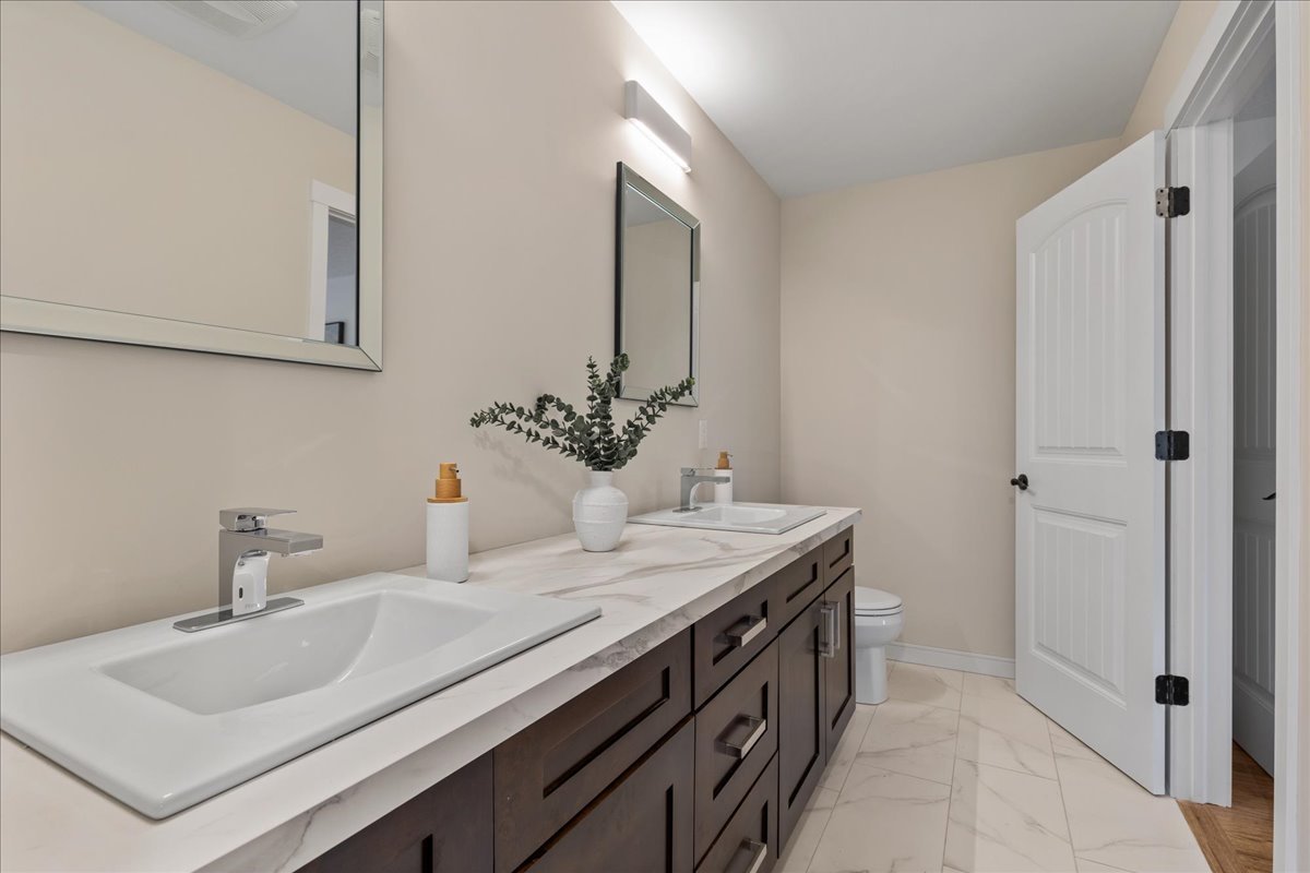 25-927405 Oxford Rd 8 Int-1827.jpg