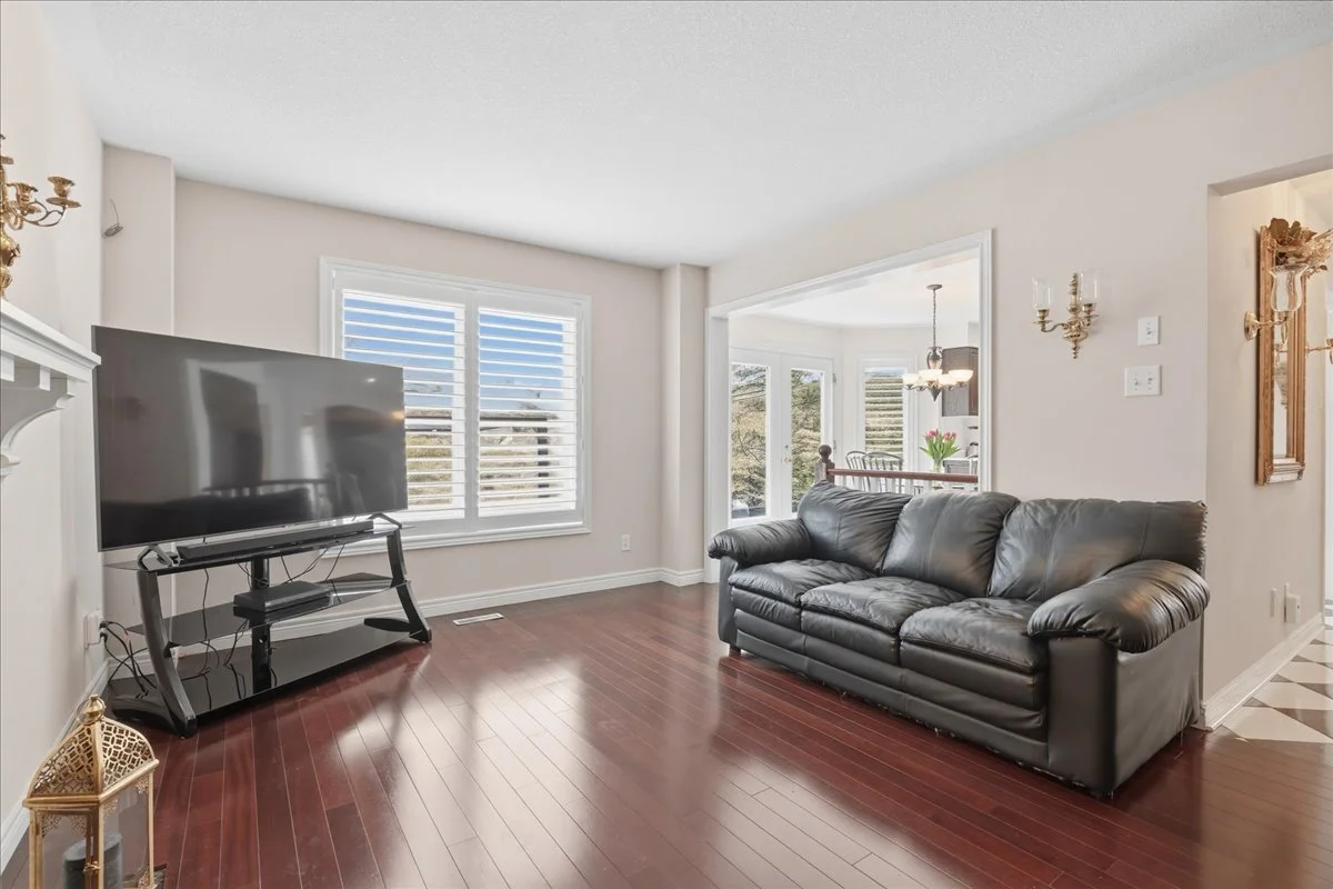 23-54 Woodcrest Crt -0698.jpg