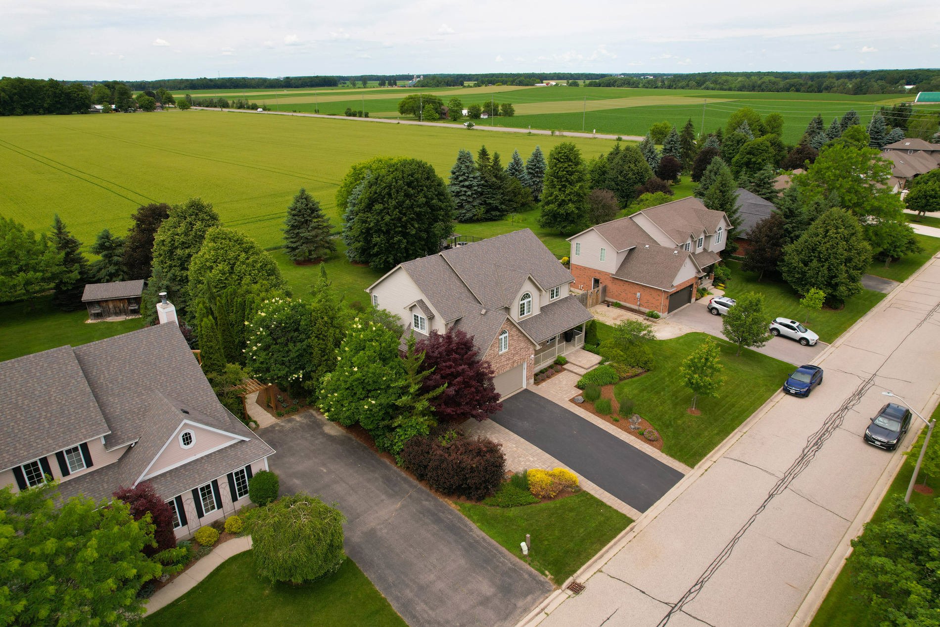 7_36 weberlyn crescent- 05.jpg