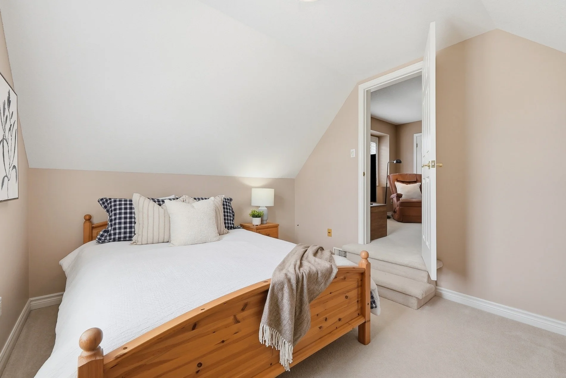 54_36 weberlyn crescent- 042.jpg