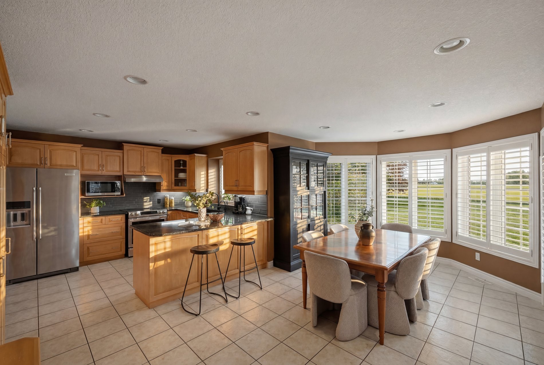 25_36 weberlyn crescent- 019 a & d lighting edit.jpg
