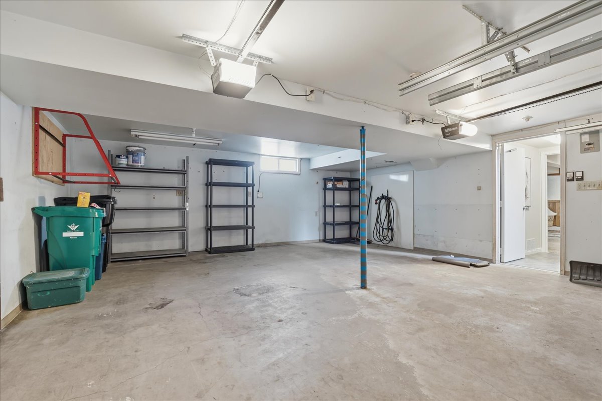 35-105 White Pine Cres 5G5A1372.jpg