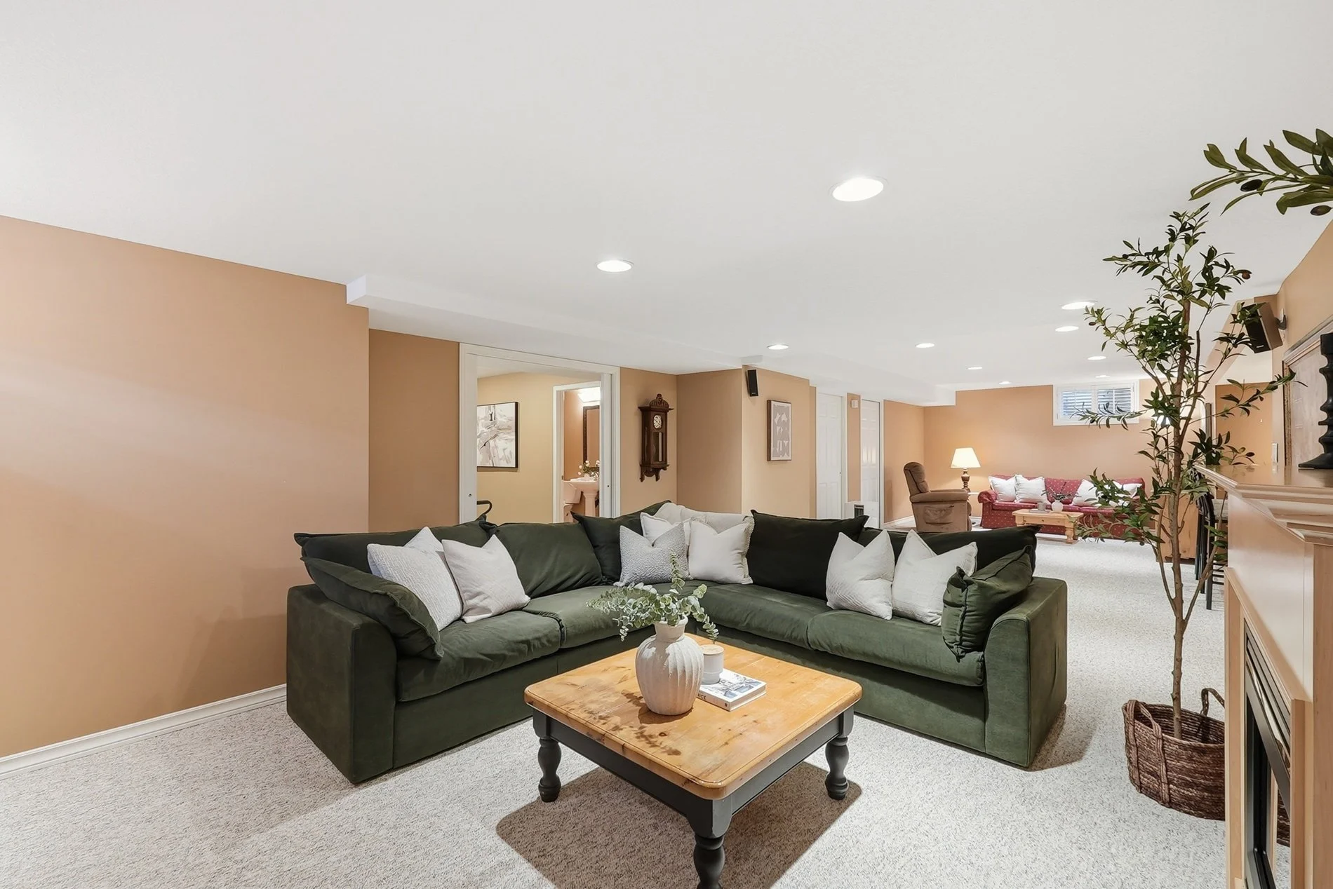 60_36 weberlyn crescent- 048.jpg