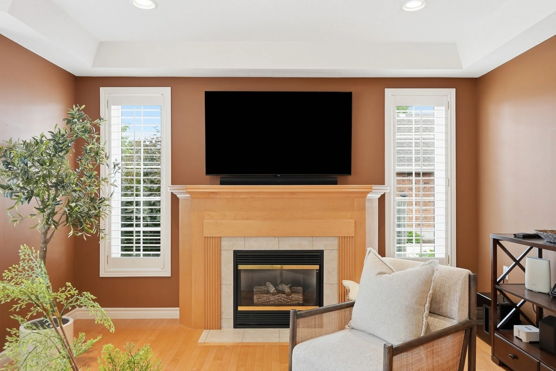 20_36 weberlyn crescent- 017.jpg