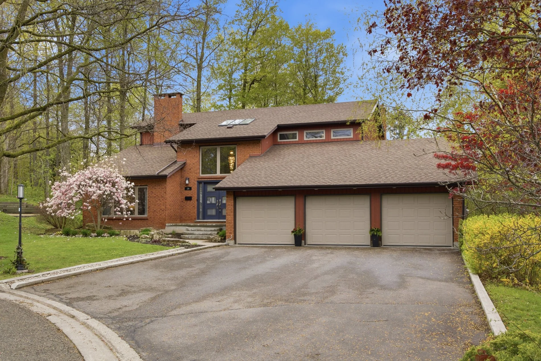 2_20 huntingdale pl- 02.jpg