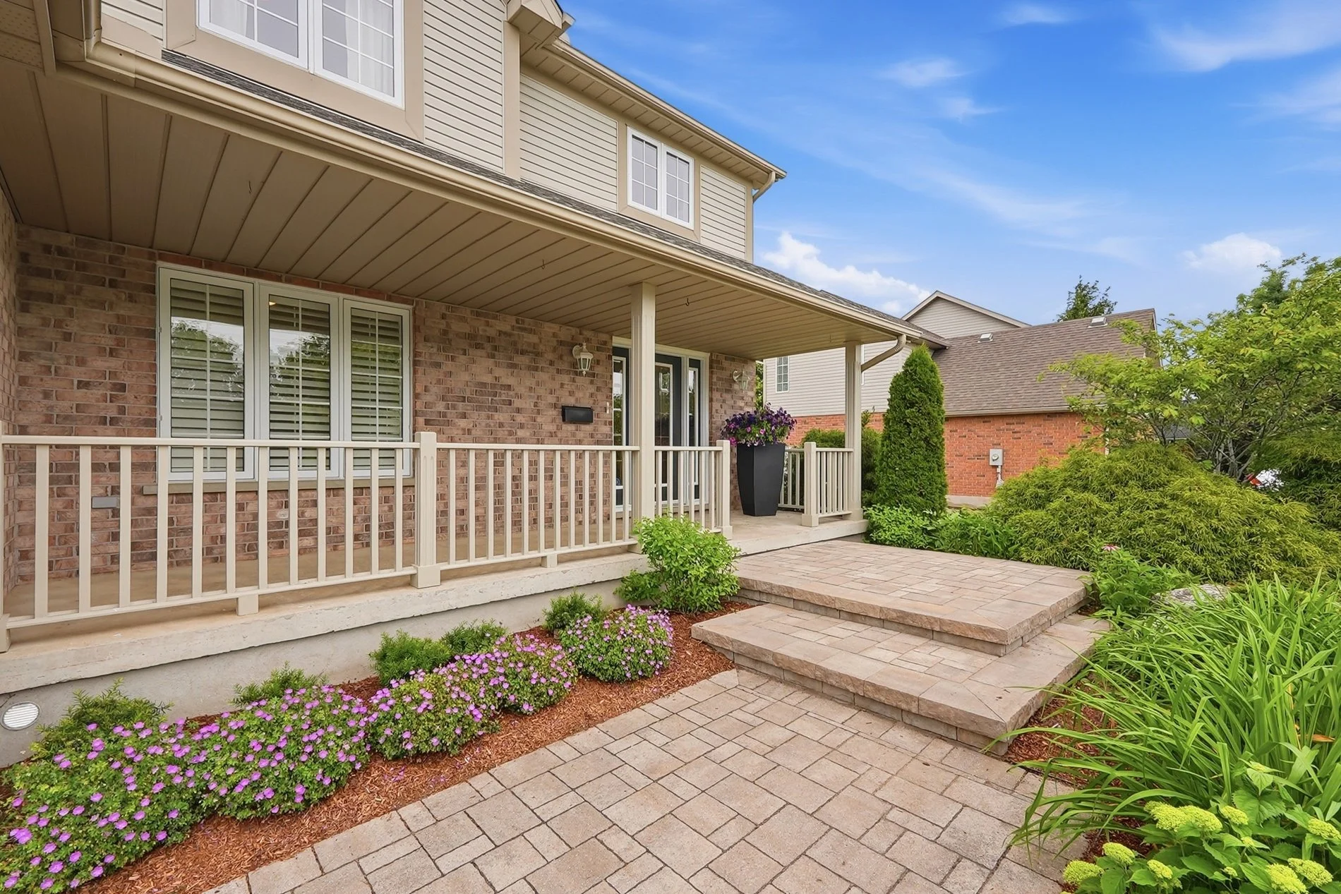 12_36 weberlyn crescent- 010.jpg