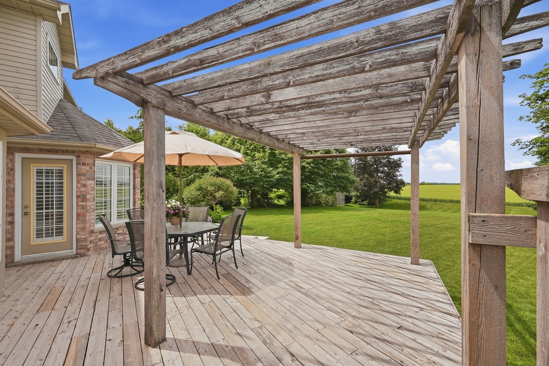 69_36 weberlyn crescent- 057.jpg