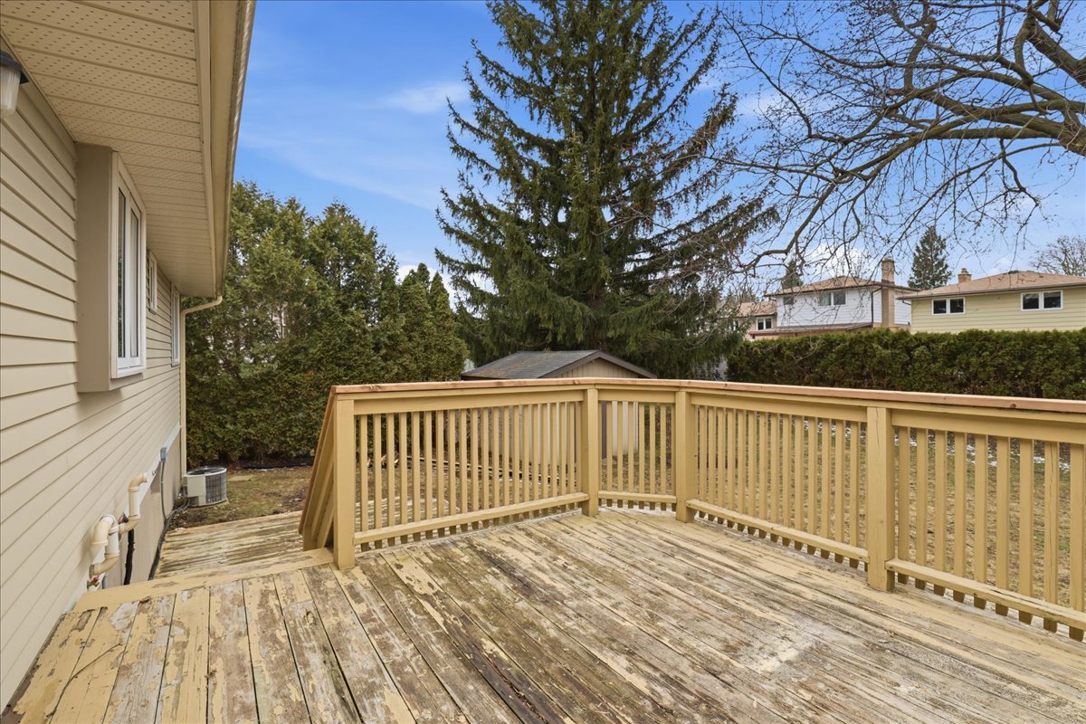 37-105 White Pine Cres 5G5A1375.jpg