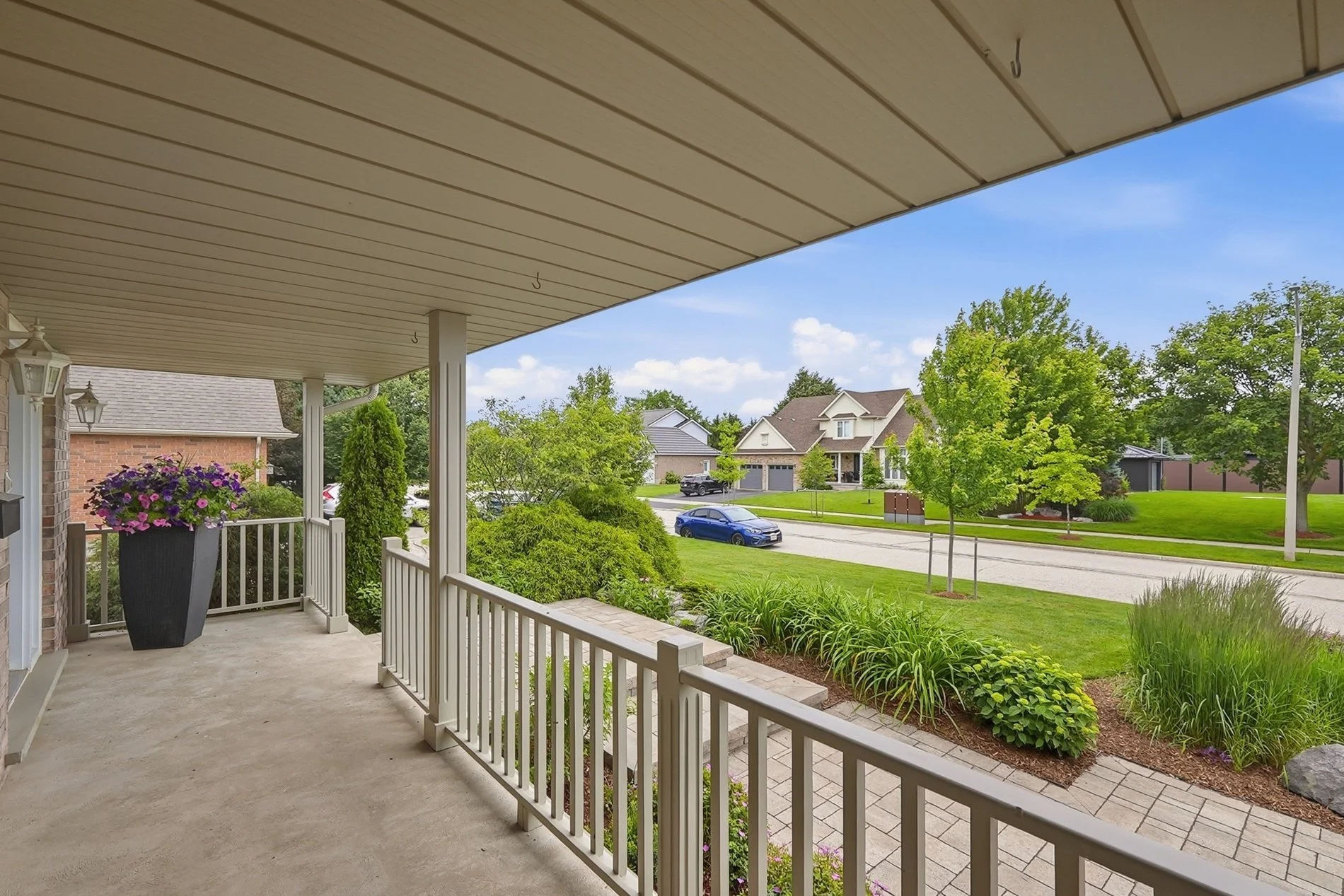 13_36 weberlyn crescent- 011.jpg