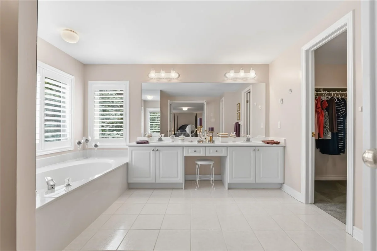 28-54 Woodcrest Crt -0715.jpg