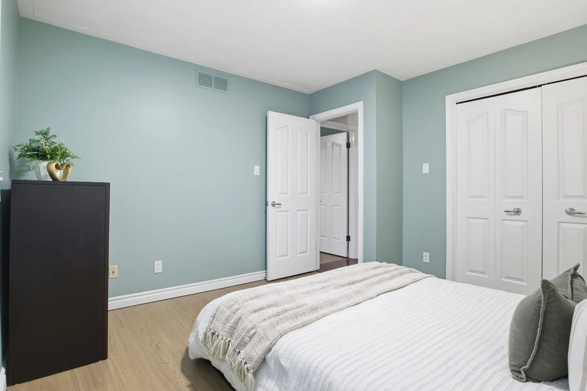 60_20 huntingdale pl- 048.jpg
