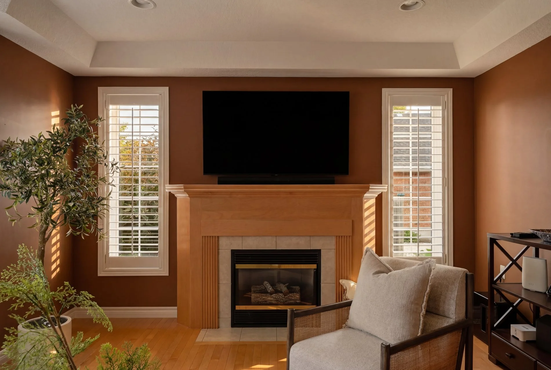 21_36 weberlyn crescent- 017 a & d lighting edit.jpg