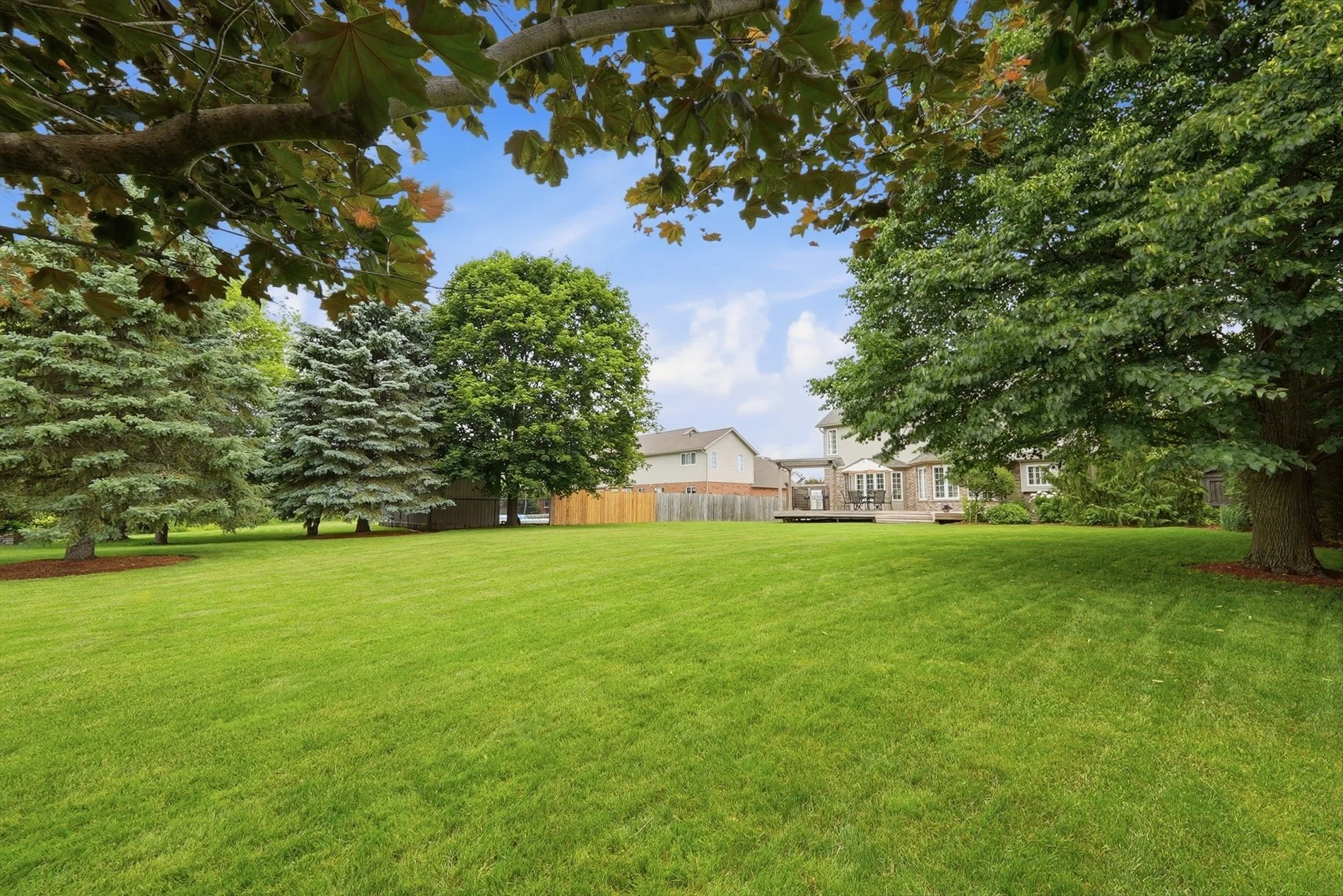76_36 weberlyn crescent- 064.jpg