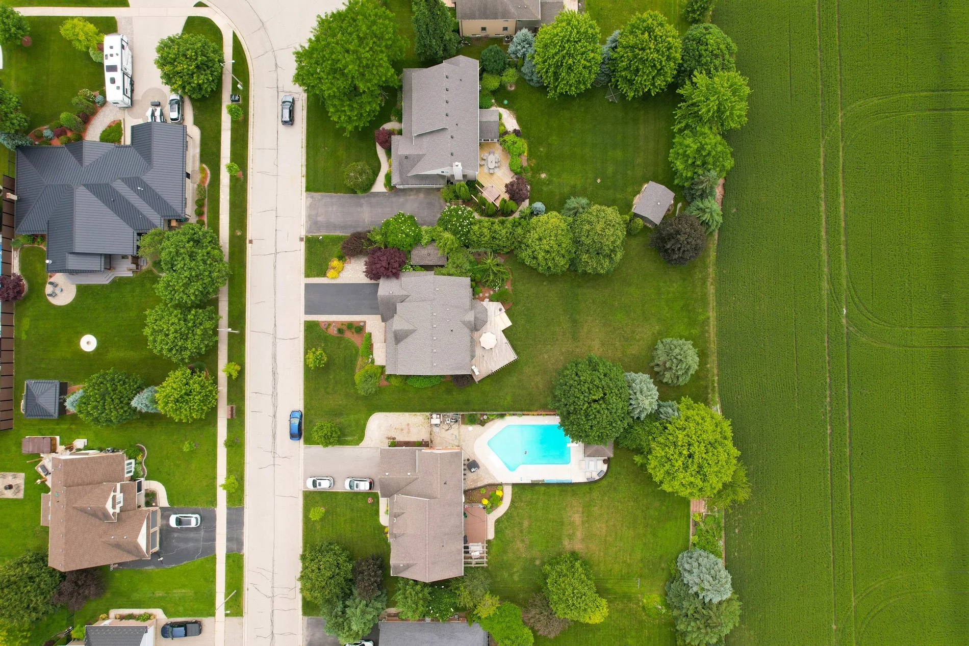 82_36 weberlyn crescent- 070.jpg