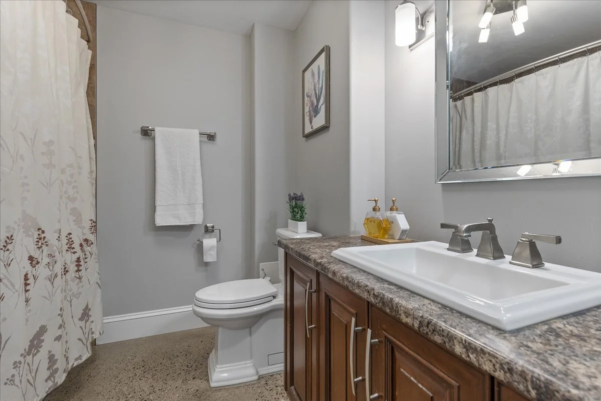 052-86 Canters Close Int-0165.jpg