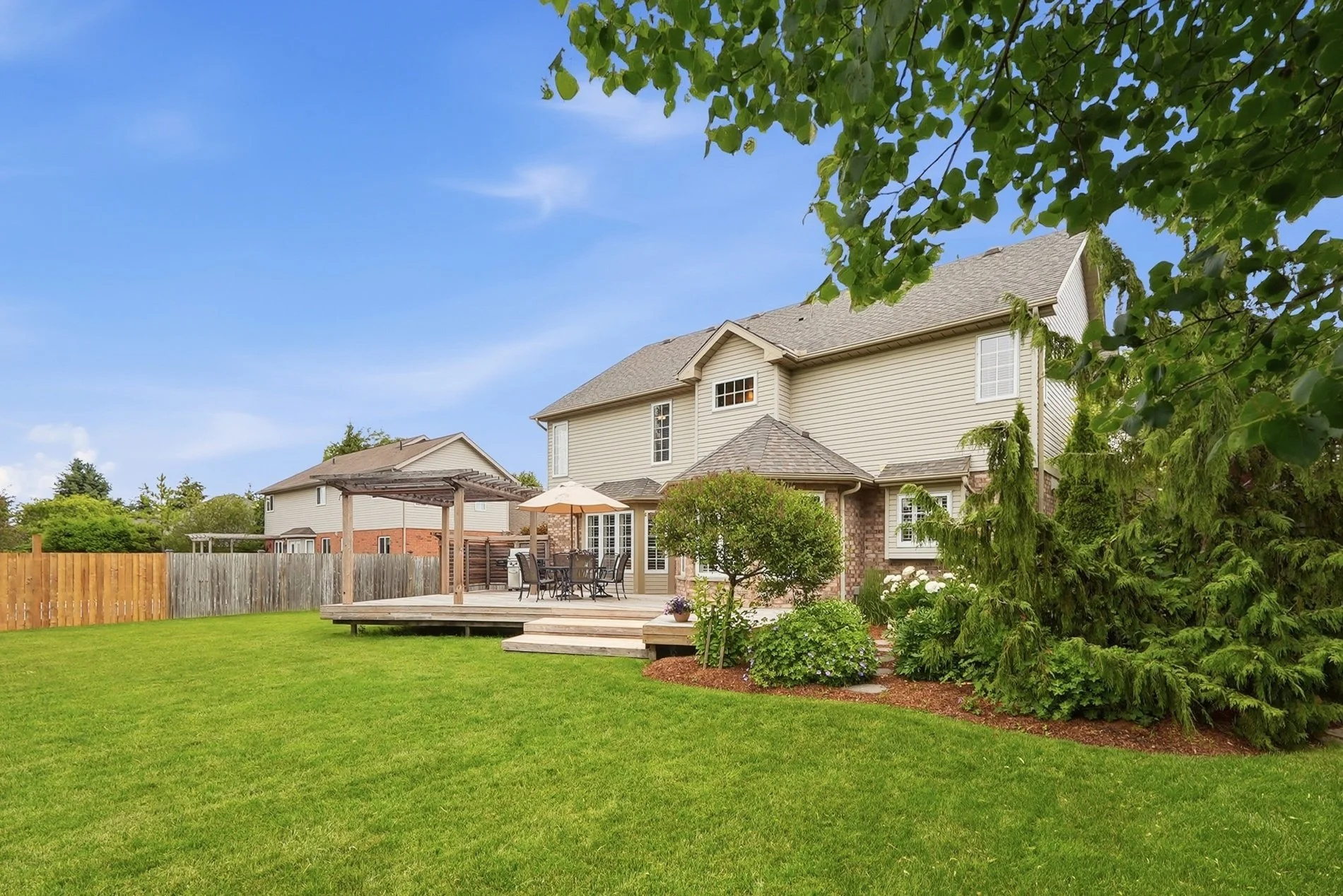 72_36 weberlyn crescent- 060.jpg