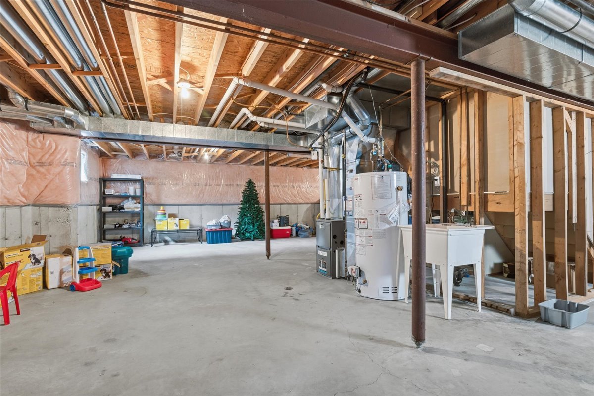 47-54 Woodcrest Crt -0751.jpg