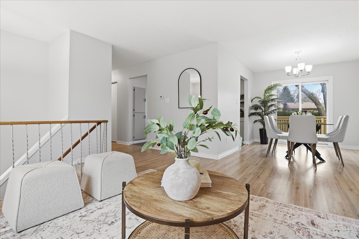 09-105 White Pine Cres 5G5A1285.jpg