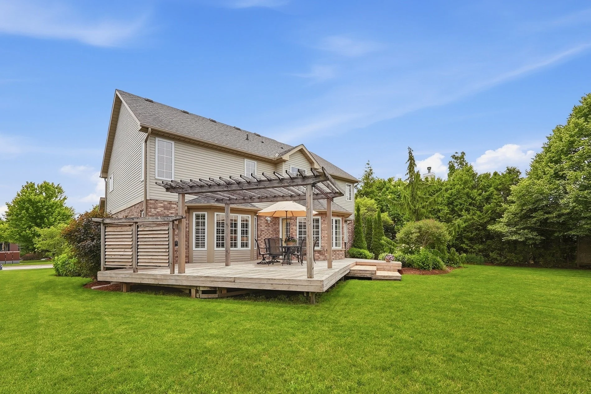 71_36 weberlyn crescent- 059.jpg