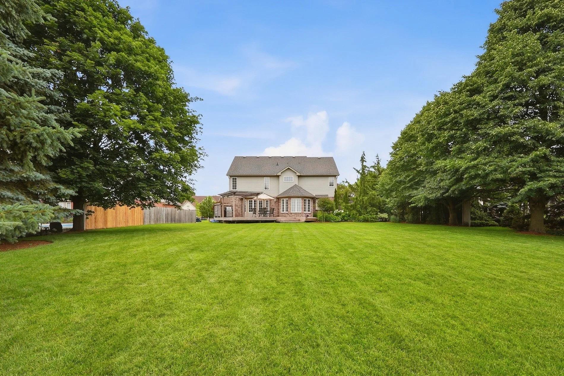 77_36 weberlyn crescent- 065.jpg