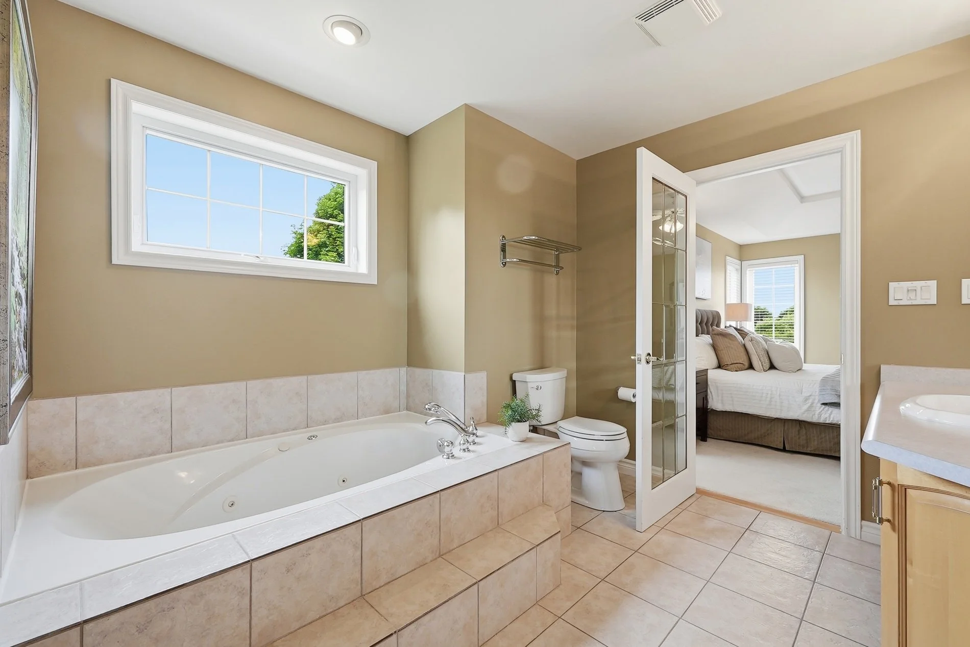 47_36 weberlyn crescent- 036.jpg